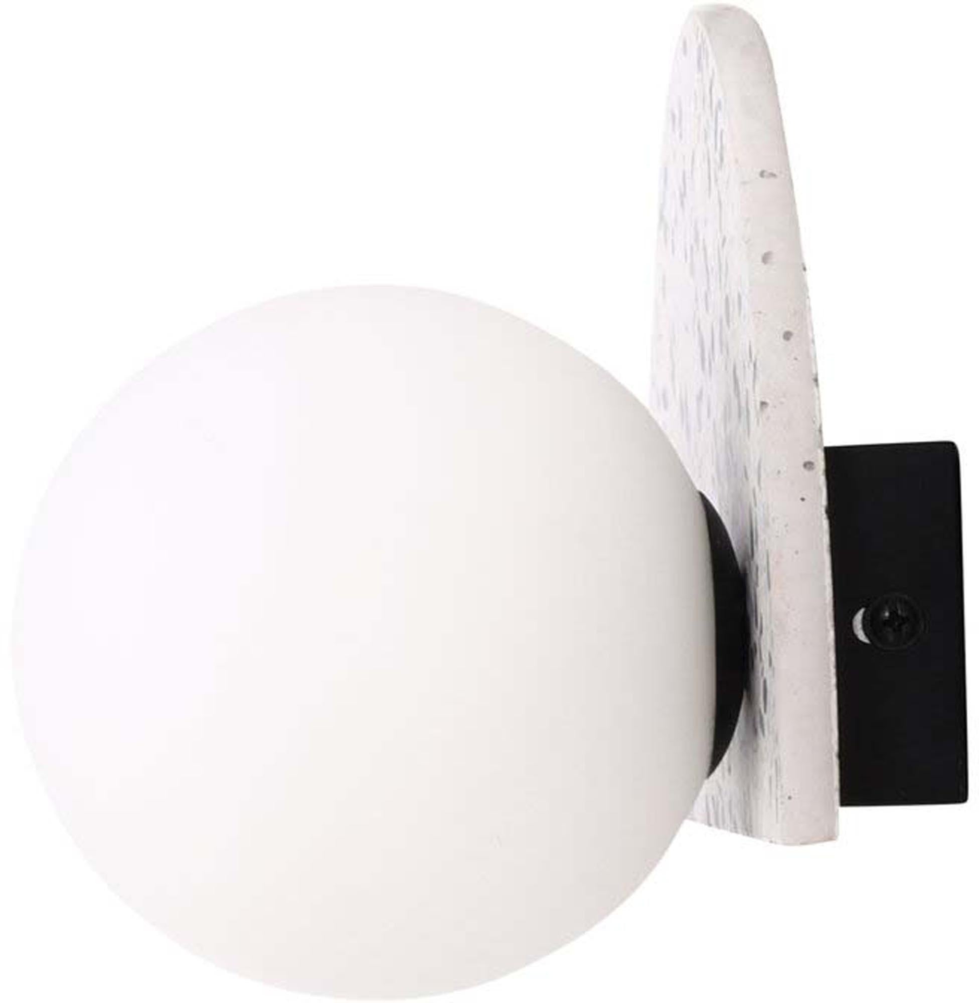 Die Abbeville Wandleuchte von Venture Home besticht durch ihr elegantes Terrazzo-Design und schafft eine angenehme Atmosphäre in jedem Raum.