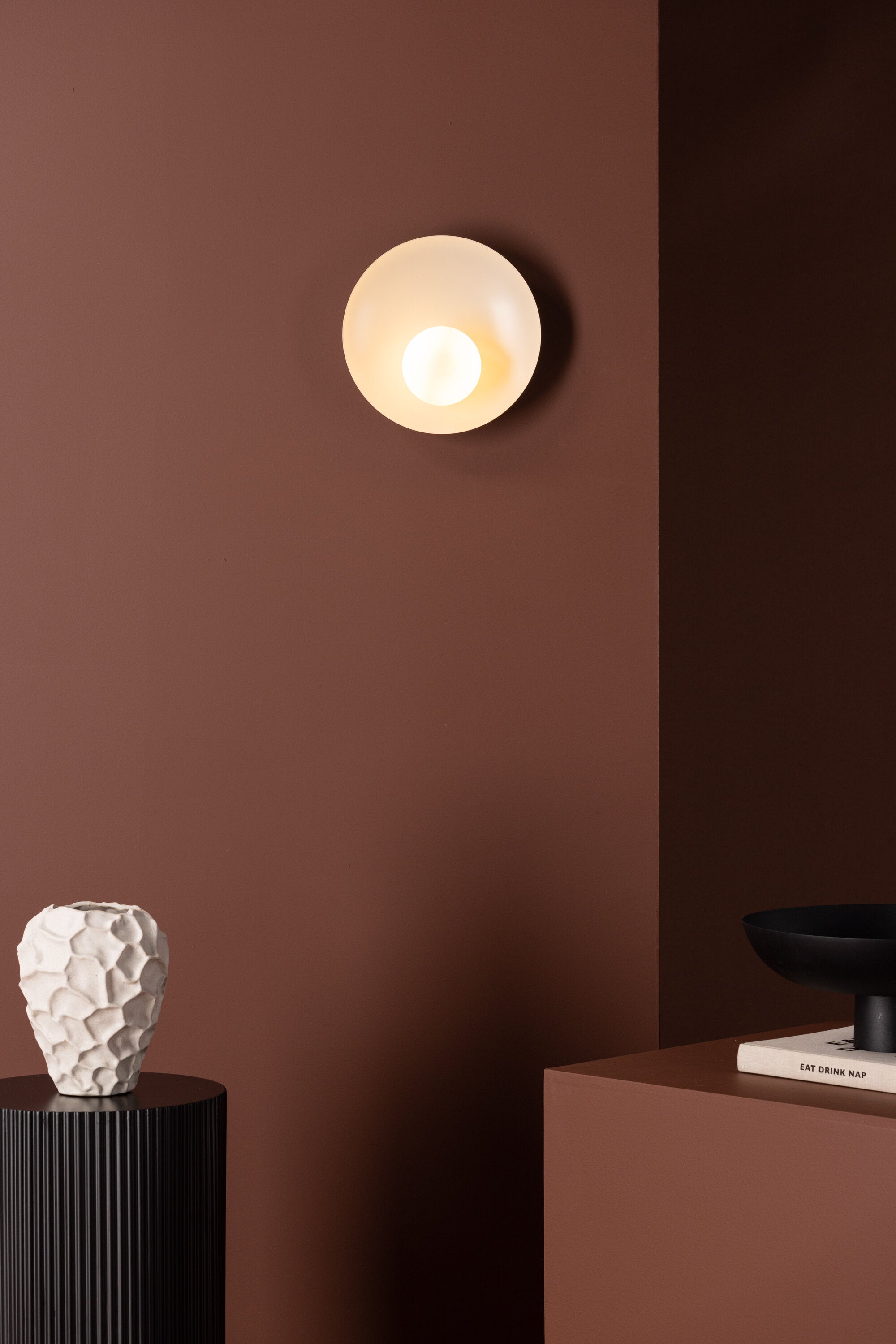 Le Havre Wandleuchte in Hellgrau präsentiert im Onlineshop von KAQTU Design AG. Wandleuchte ist von Venture Home