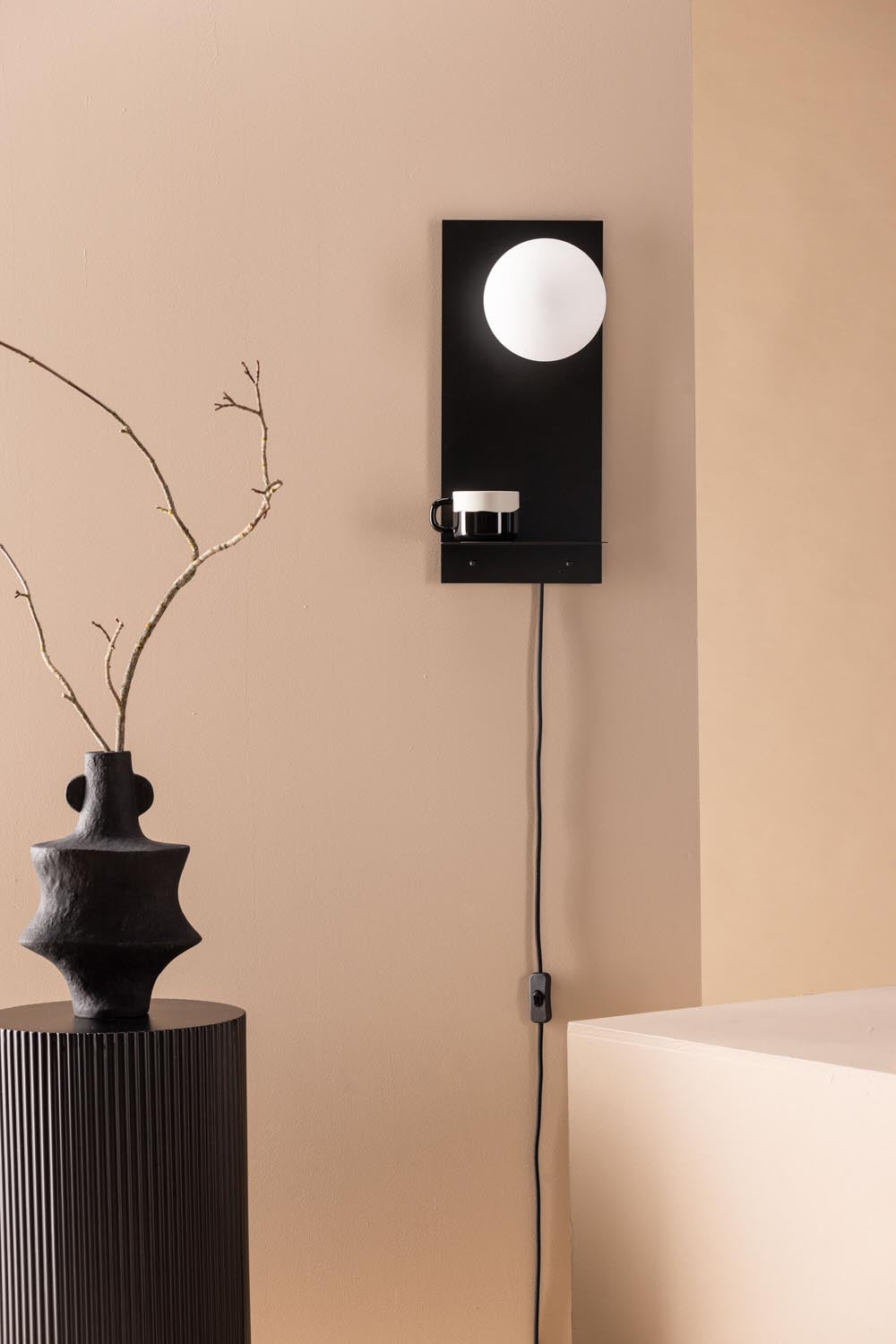 Troyes Wandleuchte in Schwarz präsentiert im Onlineshop von KAQTU Design AG. Wandleuchte ist von Venture Home