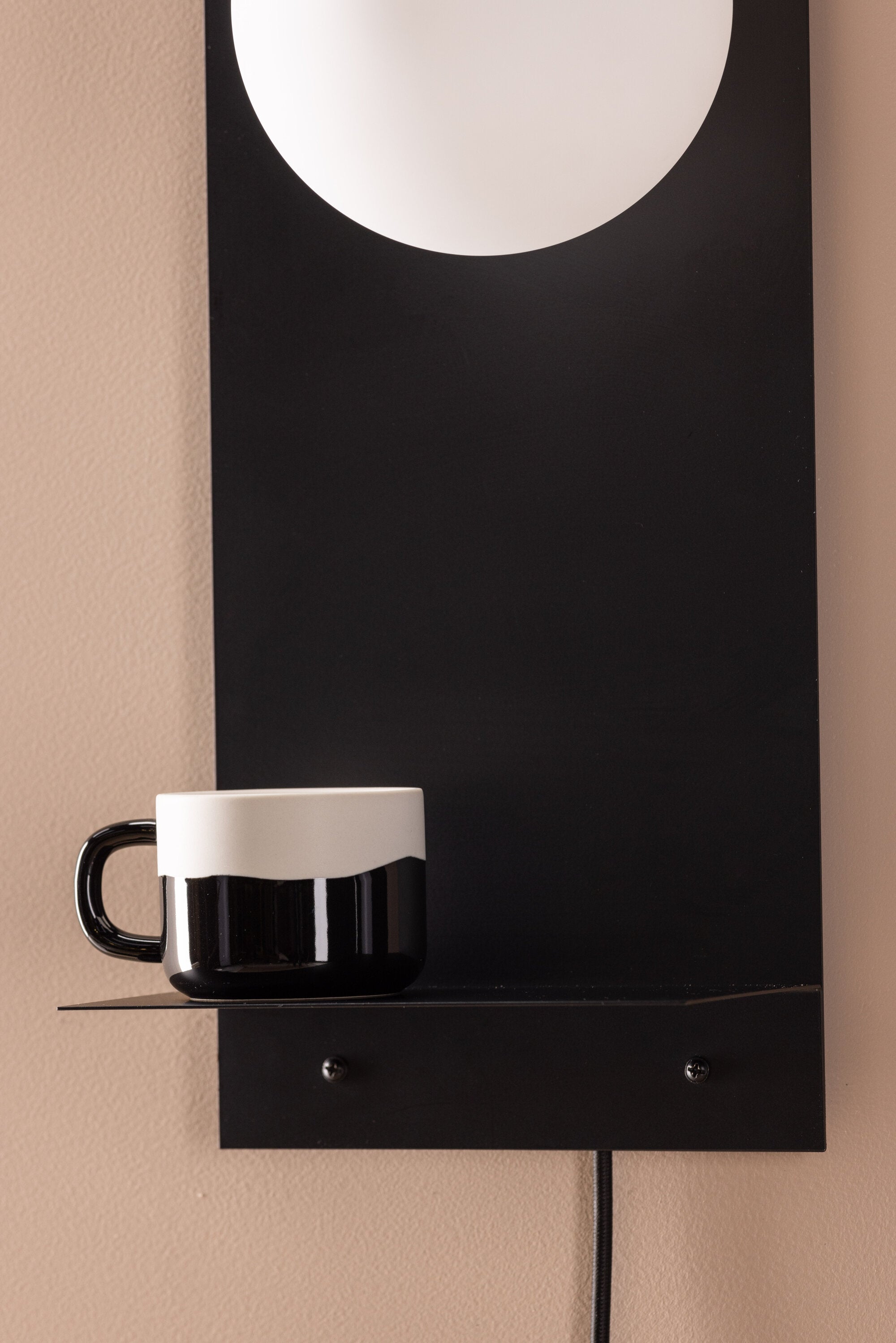 Troyes Wandleuchte in Schwarz präsentiert im Onlineshop von KAQTU Design AG. Wandleuchte ist von Venture Home