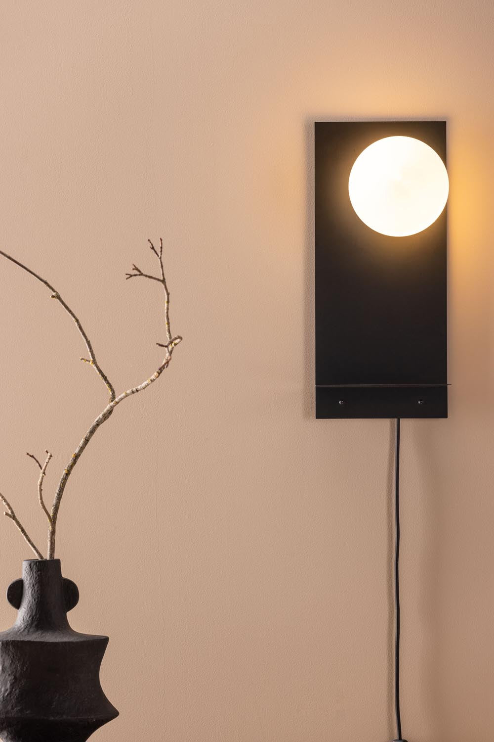 Troyes Wandleuchte in Schwarz präsentiert im Onlineshop von KAQTU Design AG. Wandleuchte ist von Venture Home