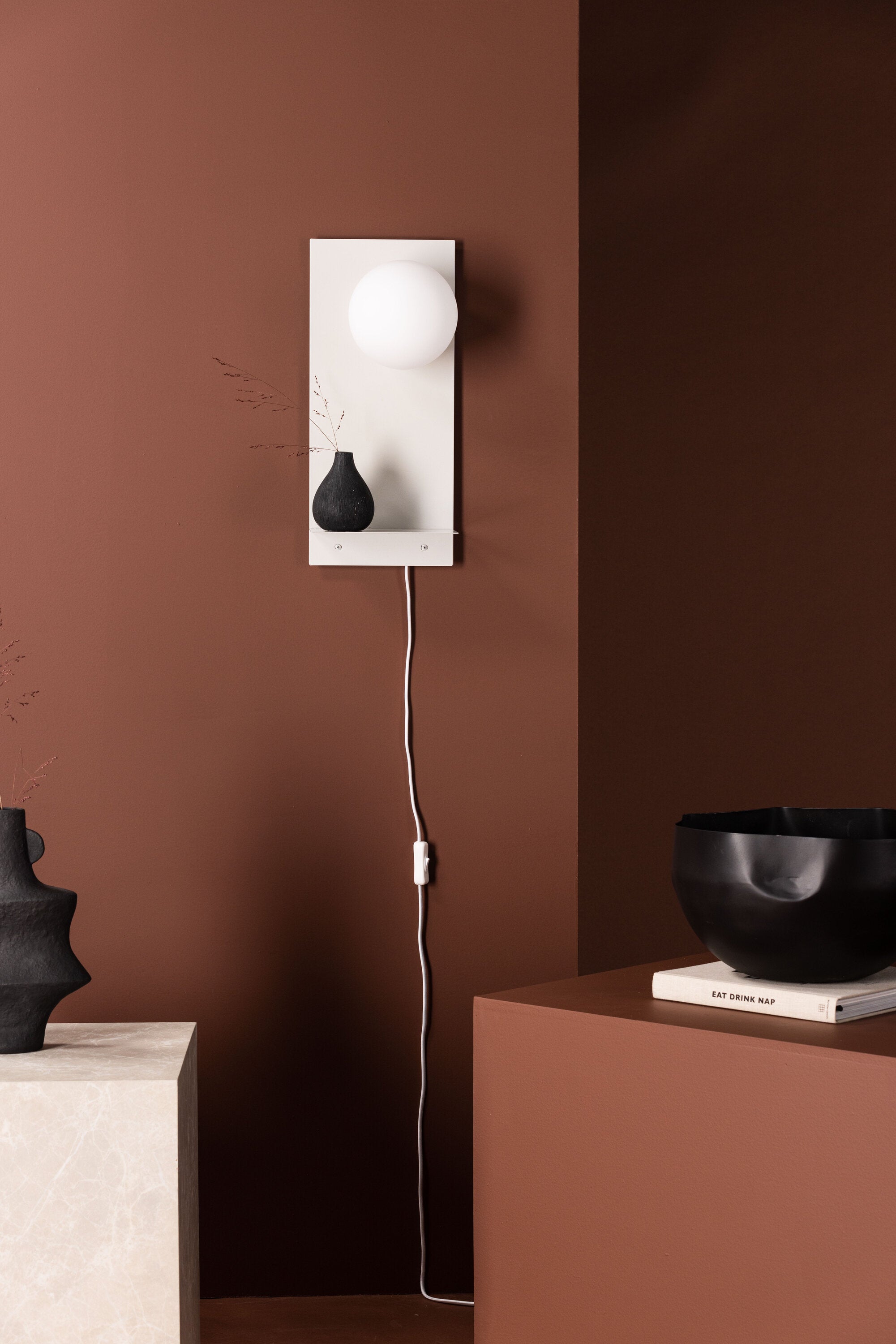 Toryes Wandleuchte in Hellgrau präsentiert im Onlineshop von KAQTU Design AG. Wandleuchte ist von Venture Home