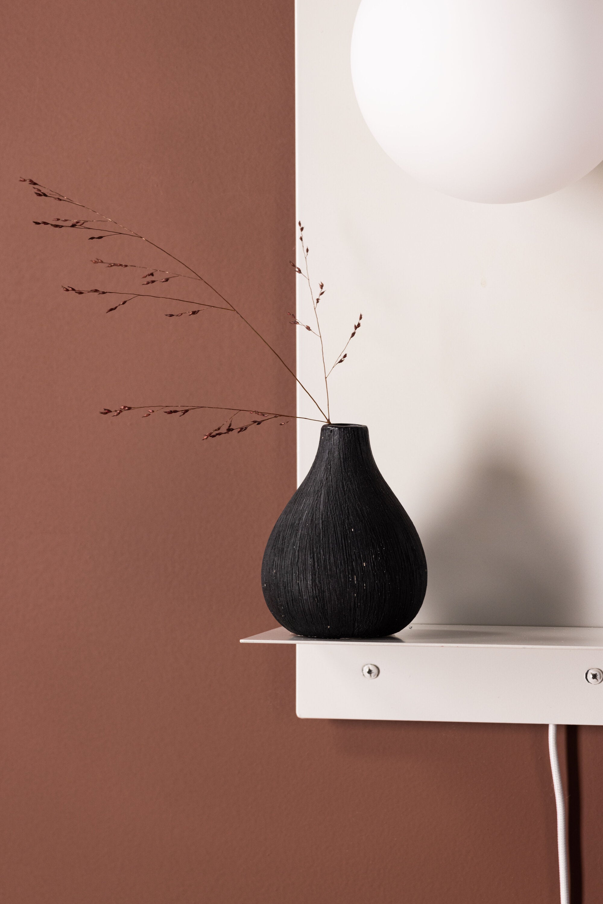 Toryes Wandleuchte in Hellgrau präsentiert im Onlineshop von KAQTU Design AG. Wandleuchte ist von Venture Home