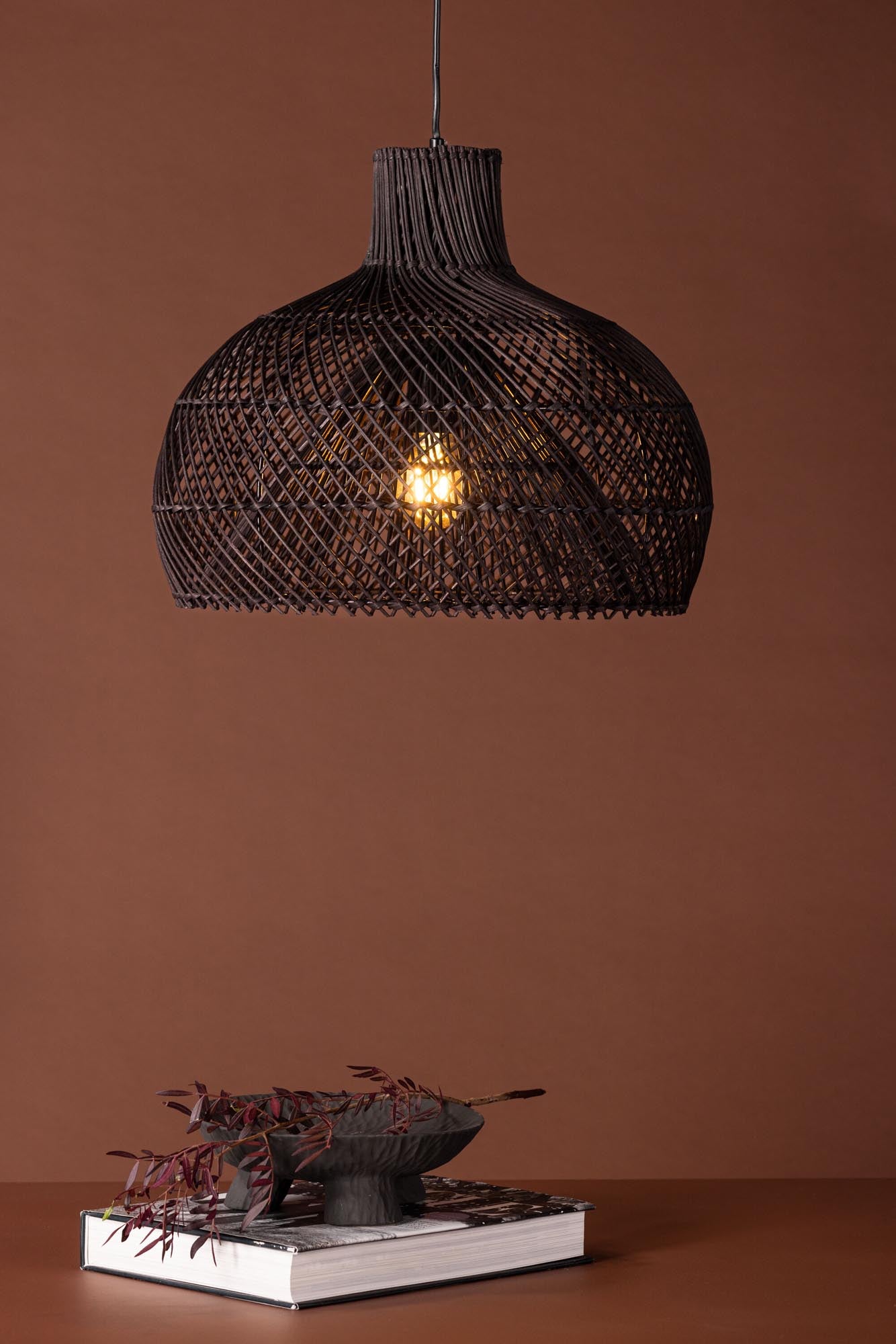 Laroche Pendelleuchte in Schwarz präsentiert im Onlineshop von KAQTU Design AG. Pendelleuchte ist von Venture Home