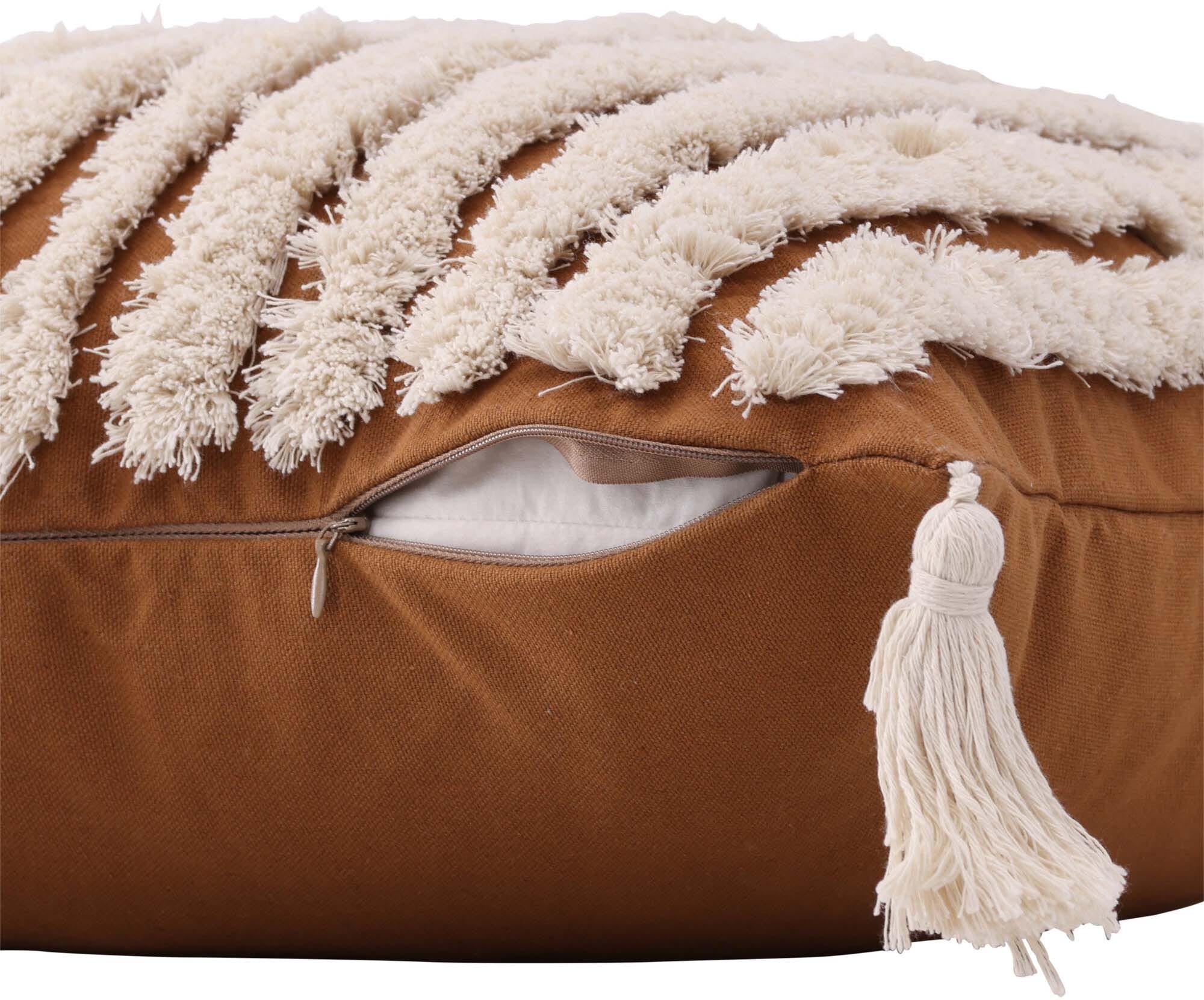 Entdecken Sie den Elina Kissenbezug von Venture Home in warmem Rostbraun. Stilvolles Design, hochwertige Materialien und vielseitige Kombinationsmöglichkeiten für Ihr Zuhause!
