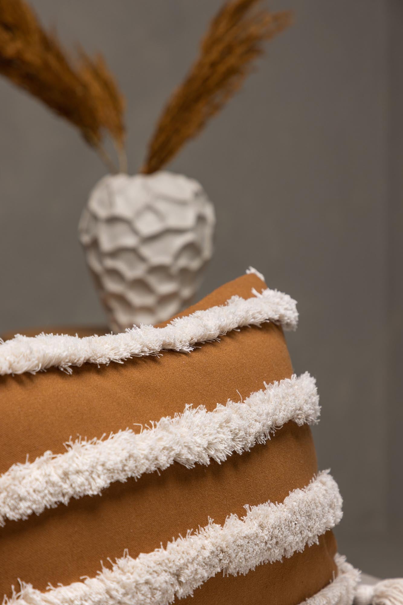 Elina Kissenbezug von Venture Home in Rost mit dekorativen Quasten.