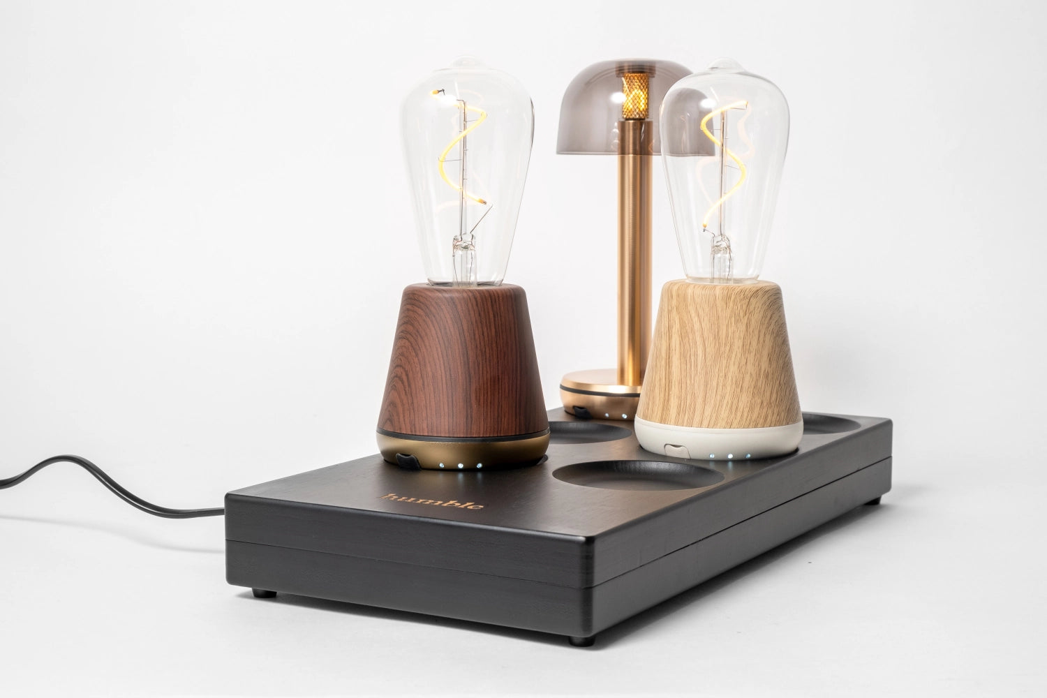 Erleben Sie den Humble Light Wireless Charger 6 Dock Black CE: elegantes Design, kabelloses Laden für bis zu 6 Geräte. Umweltfreundlich und leistungsstark!