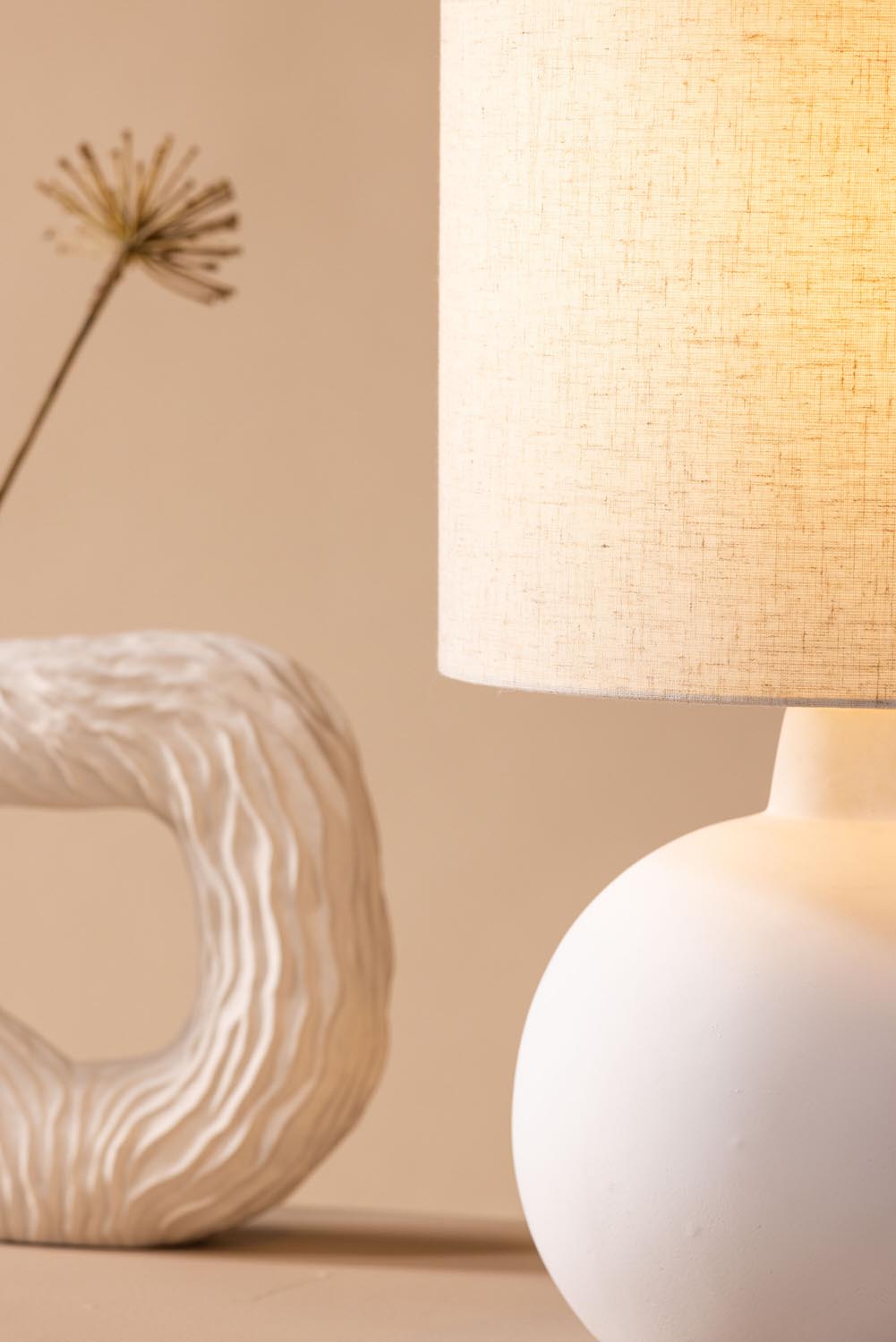 Torcello Tischleuchte in Beige präsentiert im Onlineshop von KAQTU Design AG. Tischleuchte ist von Venture Home