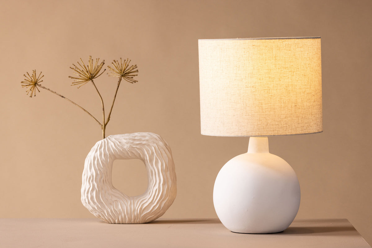 Torcello Tischleuchte in Beige präsentiert im Onlineshop von KAQTU Design AG. Tischleuchte ist von Venture Home