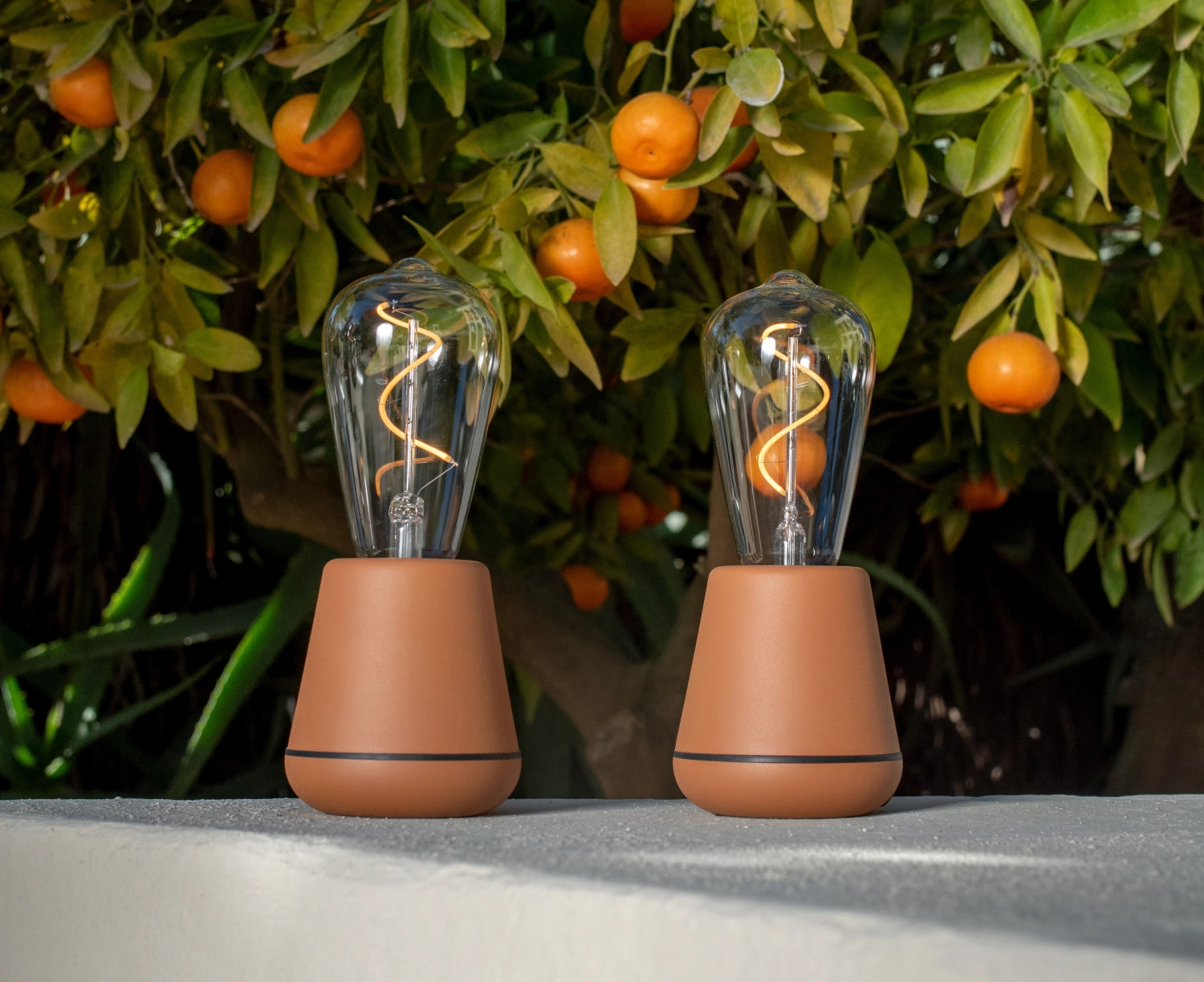 Humble one Outdoor Tischleuchte in Cinnamon, IP65, stilvolle und wetterfeste Beleuchtung für den Außenbereich, ideal für Terrassen und Gärten.