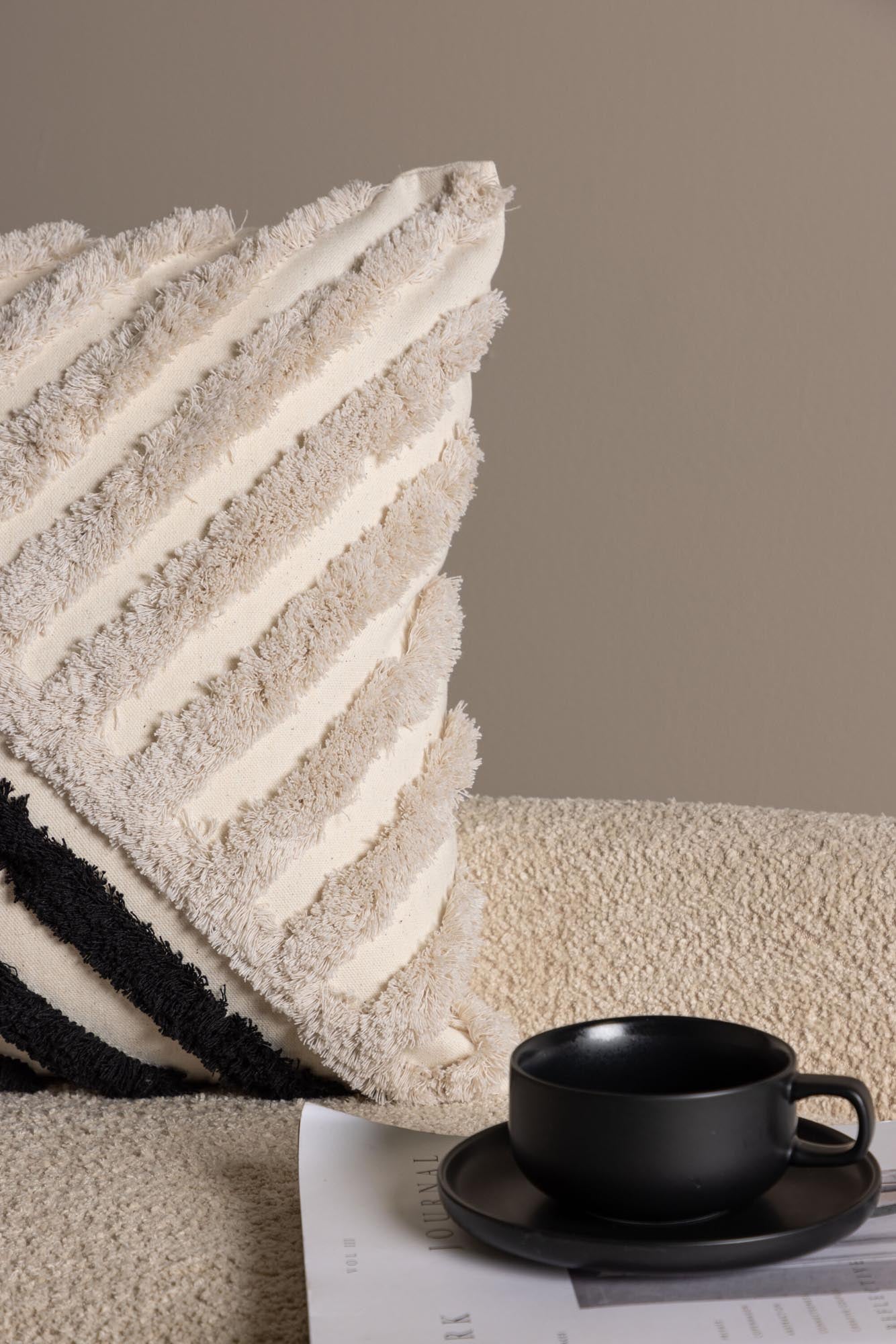 Zara Kissenbezug in Weiss präsentiert im Onlineshop von KAQTU Design AG. Deko Kissenbezug ist von Venture Home