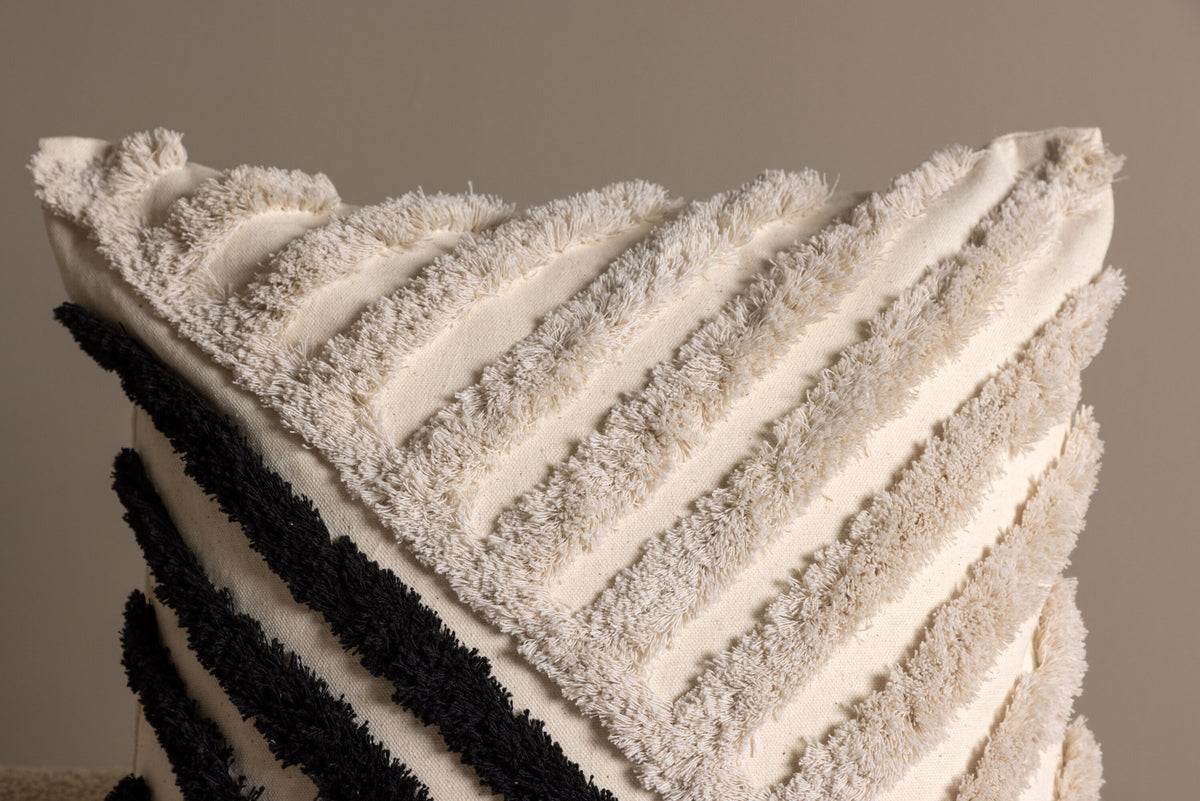 Zara Kissenbezug in Weiss präsentiert im Onlineshop von KAQTU Design AG. Deko Kissenbezug ist von Venture Home