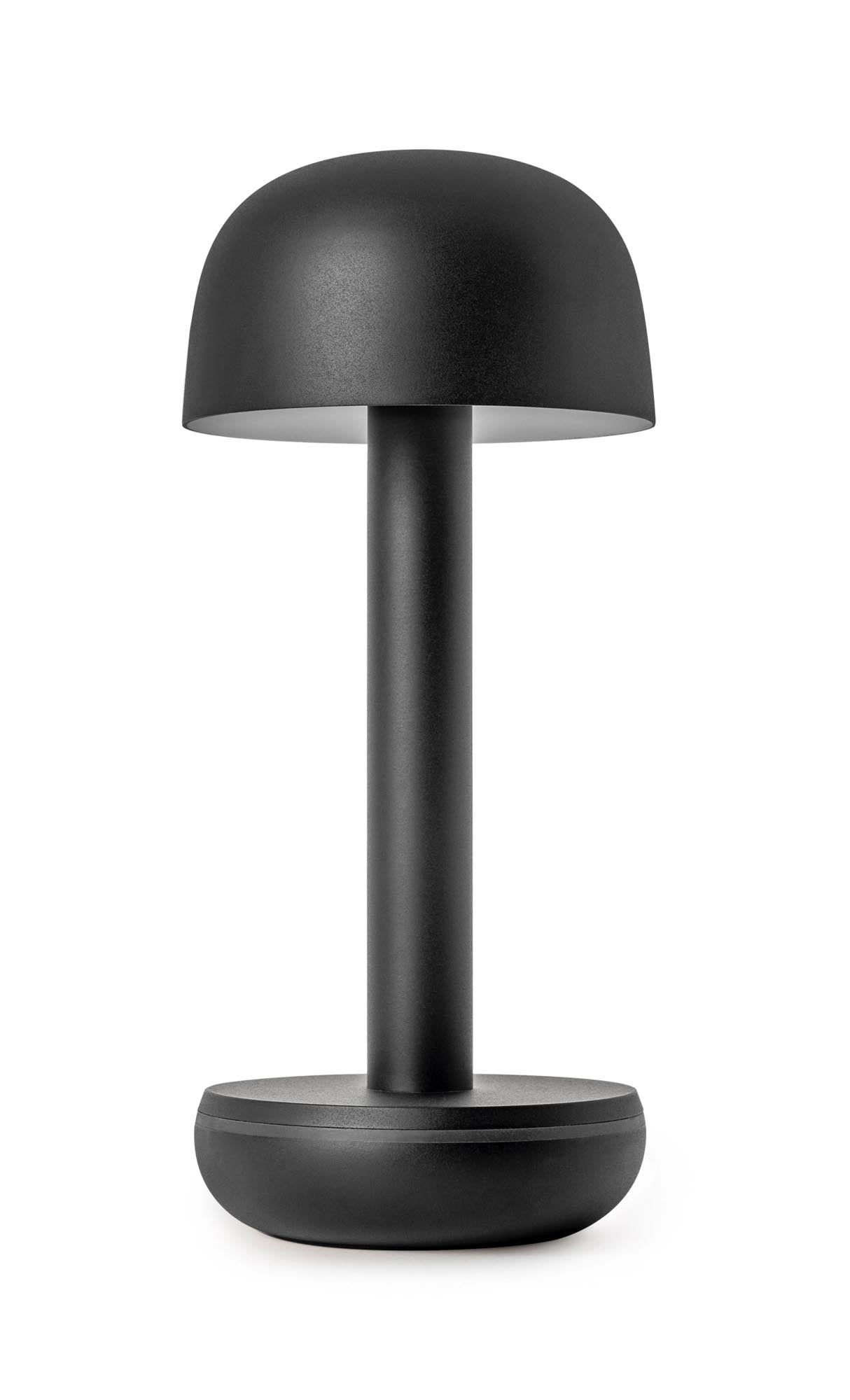 Entdecken Sie die Humble Light Tischleuchte in elegantem Schwarz (21,2x8,8 cm, IP65) – ideal für drinnen und draußen, stilvoll und funktional.