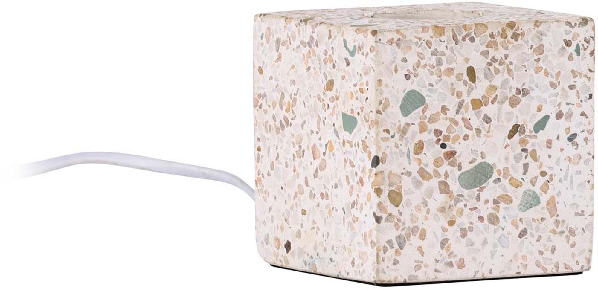 Entdecken Sie die Rilche Tischleuchte von Venture Home – ein elegantes Lichtobjekt mit nordischem Design und robustem Terrazzo-Sockel.