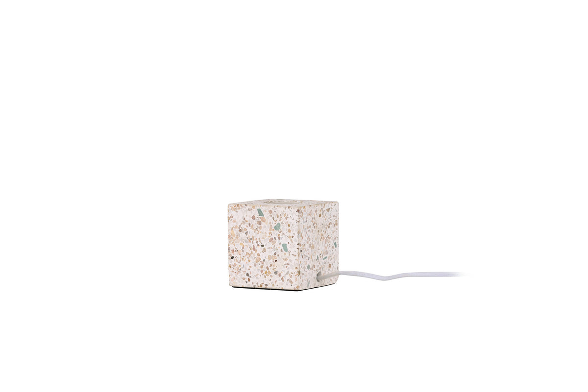 Rilche Tischleuchte in Grau präsentiert im Onlineshop von KAQTU Design AG. Tischleuchte ist von Venture Home