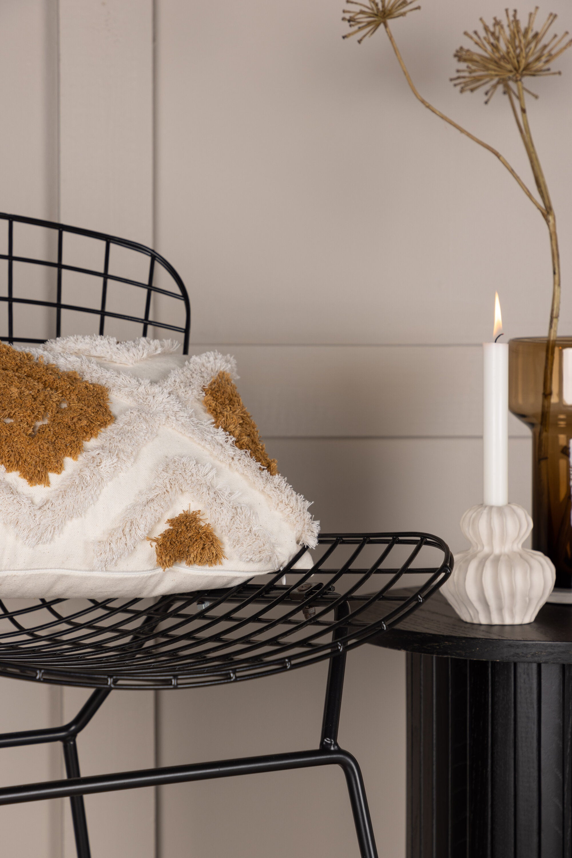 Ada Kissenbezug in Braun präsentiert im Onlineshop von KAQTU Design AG. Deko Kissenbezug ist von Venture Home
