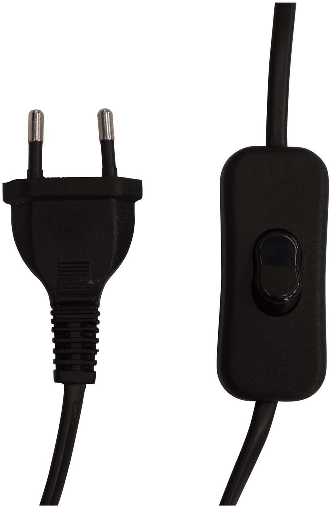 Die Largin Tischleuchte von Venture Home kombiniert eleganten Stoff mit robustem Eisen und sorgt für stilvolle Akzente in jedem Raum.