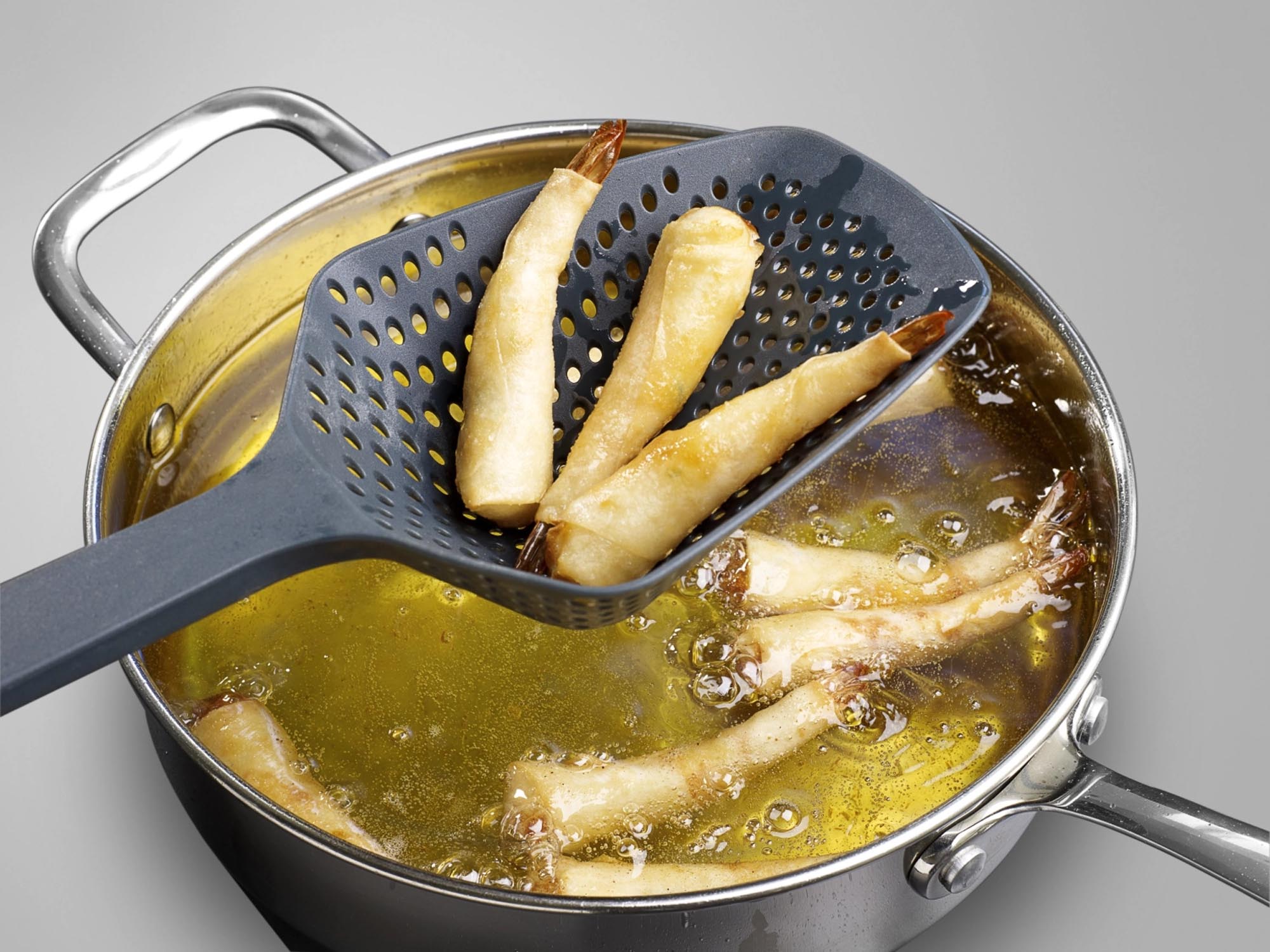 Entdecken Sie den eleganten, grossen Schöpflöffel von Joseph Joseph in Schwarz – hitzebeständig, flexibel und spülmaschinenfest. Ein Must-Have für jede Küche!