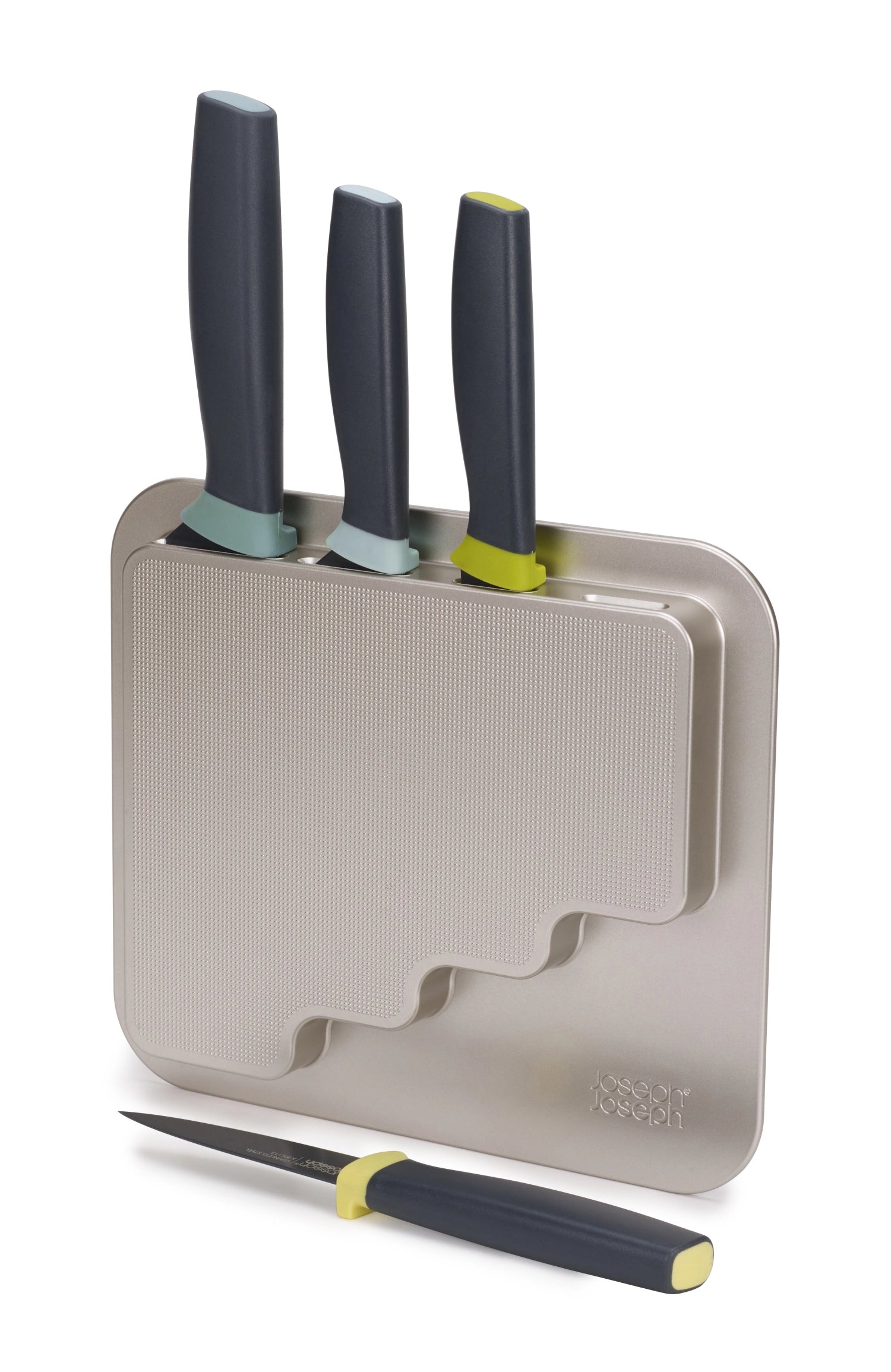 Hochwertiges 4-teiliges Küchenmesser-Set von Joseph Joseph, ideal für präzises Schneiden und Zubereiten, in modernem Design.