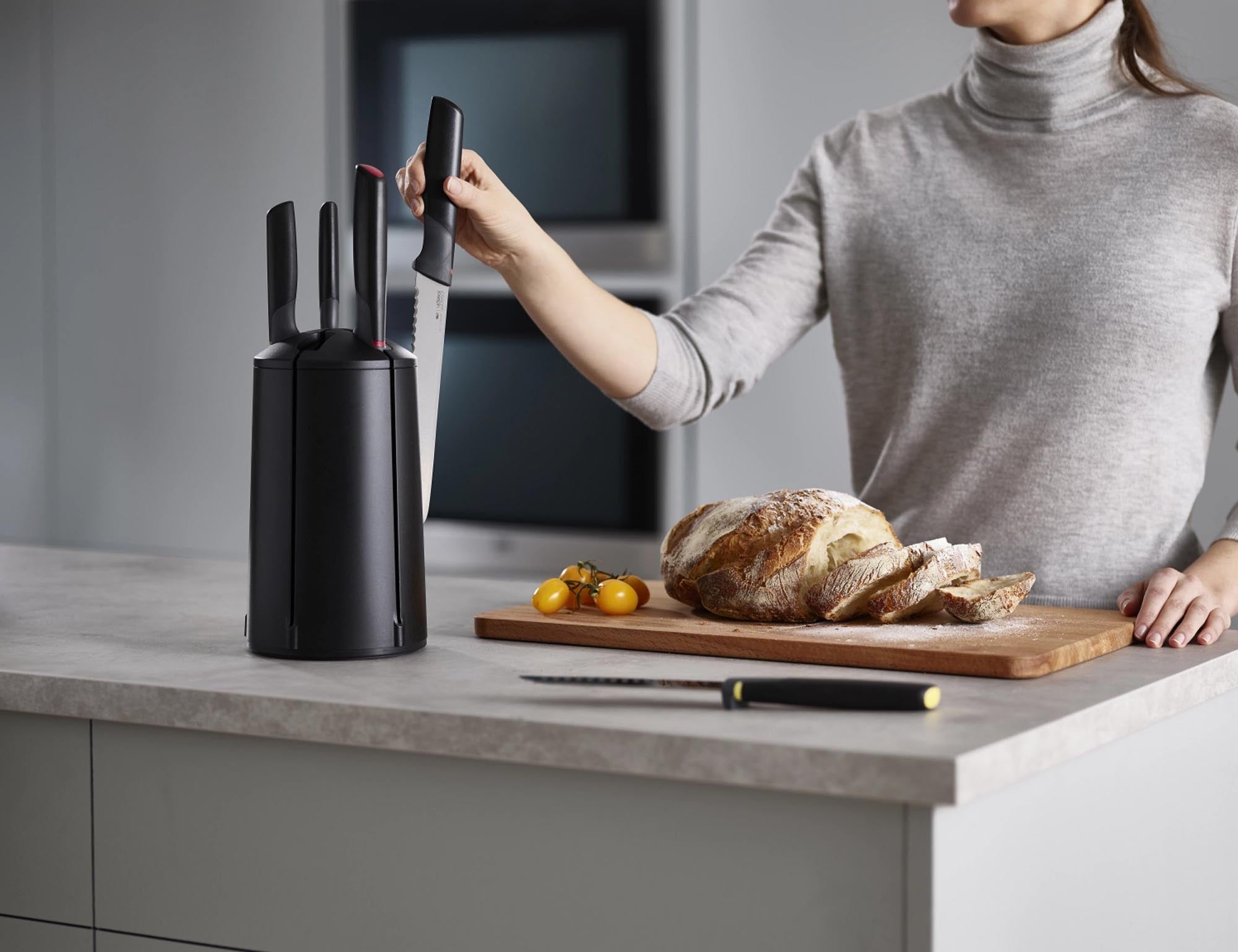 Praktisches 5-teiliges Elevate Messer Karussell von Joseph Joseph: Hochwertige Edelstahlmesser für optimale Schneidleistung und stilvolle Aufbewahrung.