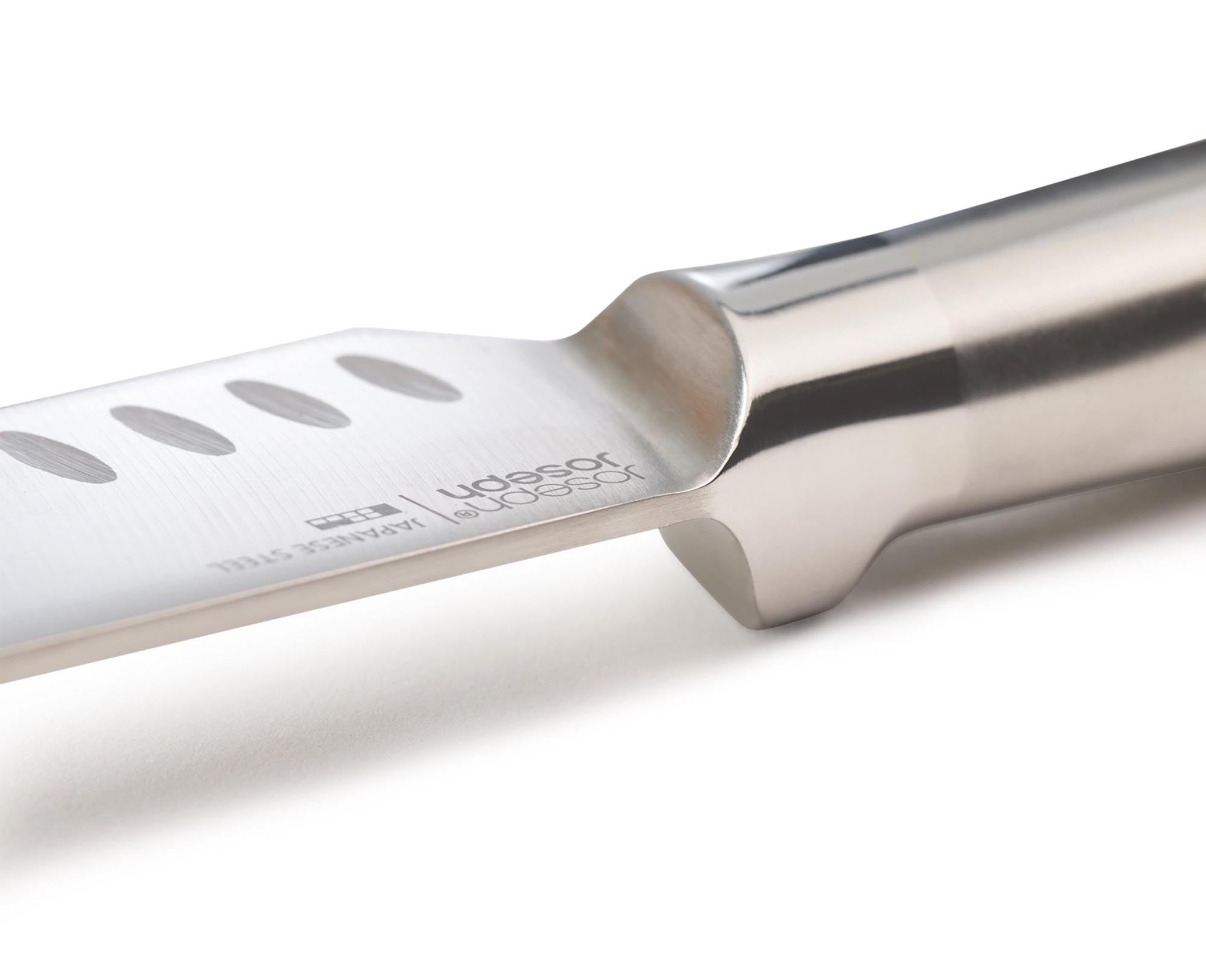 Praktisches 5-teiliges Messerkarussell aus Edelstahl von Joseph Joseph: ideal für alle Kochbedürfnisse, sicher, leicht zu reinigen und modern.