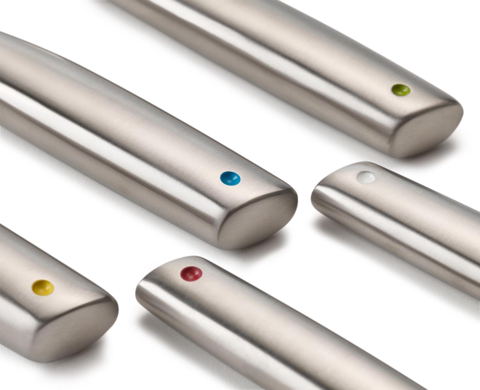 Entdecken Sie das elegante 5-teilige Edelstahl-Messerkarussell von Joseph Joseph – langlebig, ergonomisch und stilvoll für jede moderne Küche.