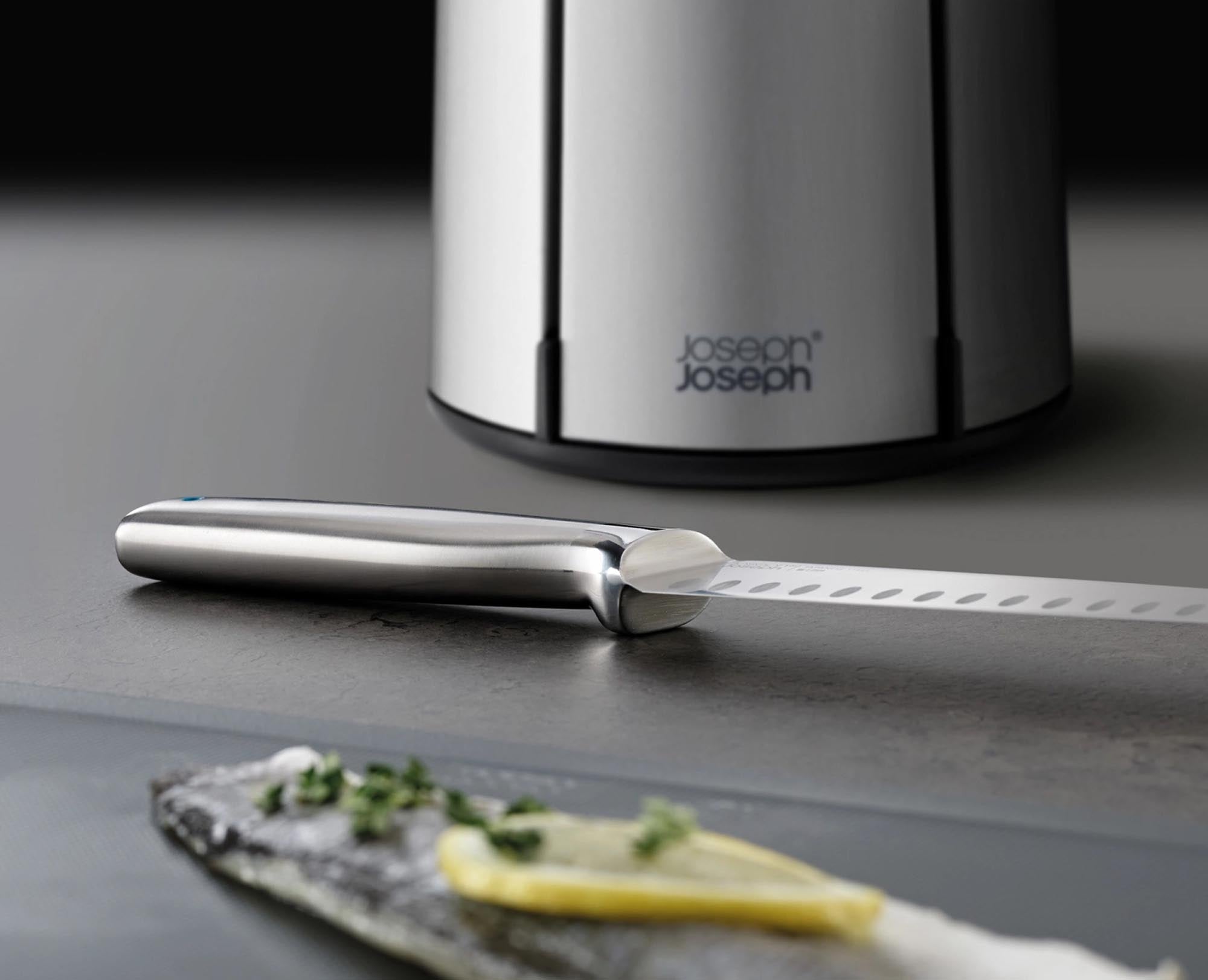 Erleben Sie das innovative 5-teilige Messerkarussell von Joseph Joseph – rostfreier Edelstahl, ergonomisches Design und optimale Aufbewahrung für Ihre Küche.