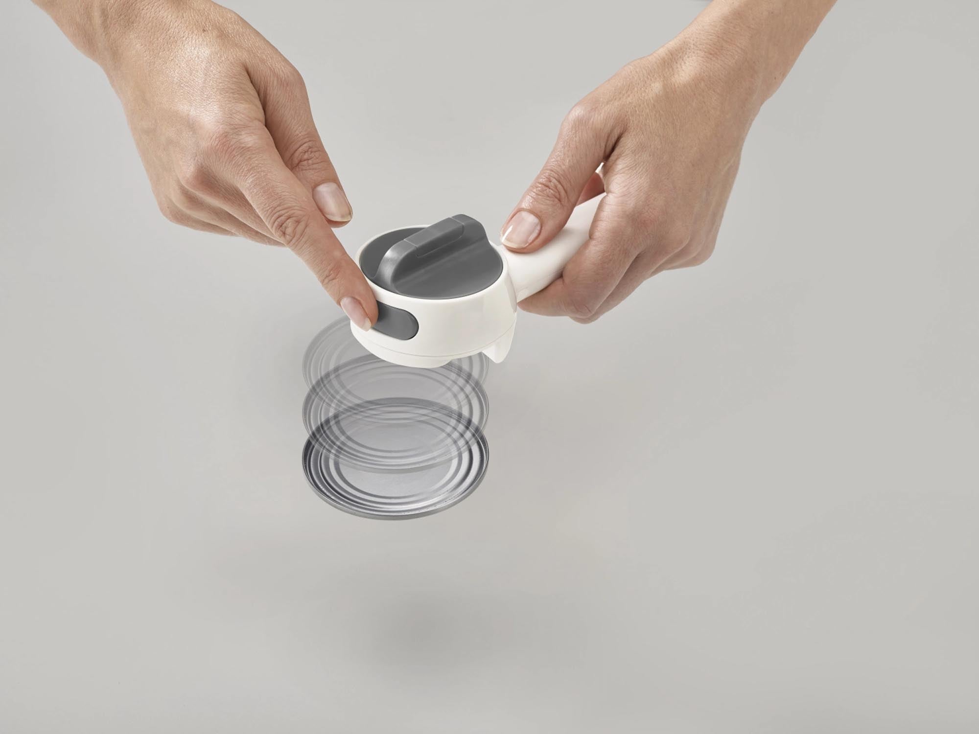 Entdecken Sie den eleganten CanDo Plus Büchsenöffner von Joseph Joseph. Kompakt, ergonomisch und aus hochwertigen Materialien – ein unverzichtbarer Küchenhelfer!