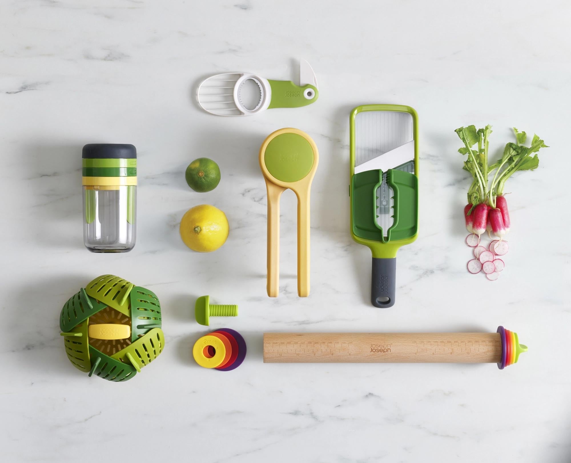 Der GoAvocado 3-in-1 Schneider von Joseph Joseph ist der ideale Küchenhelfer für Avocado-Liebhaber: müheloses Schneiden, Entkernen und Schälen in einem kompakten Design.