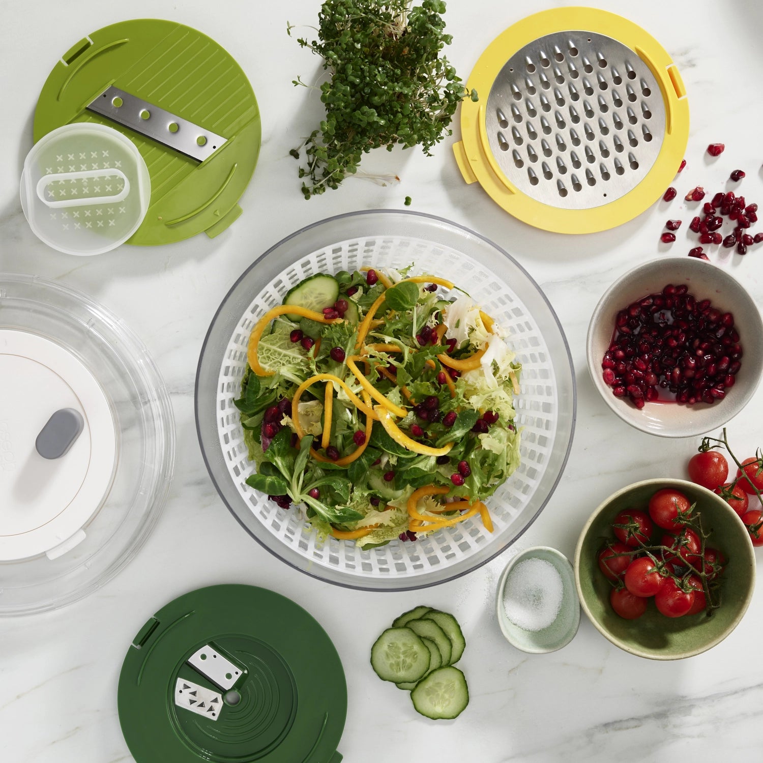 Farbenfrohes 4-teiliges Salatzubereitungsset von Joseph Joseph, ideal für die Zubereitung und Servierung von frischen Salaten.