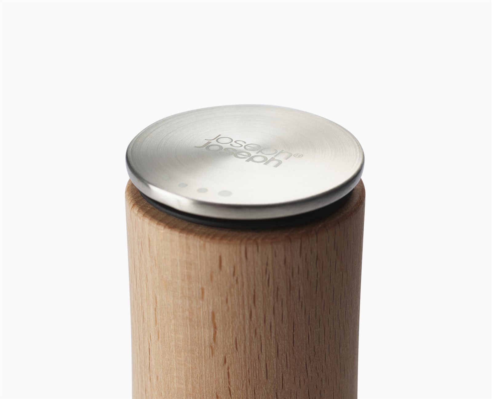 Elegante 19 cm Pfeffermühle aus Buchenholz von Joseph Joseph. Innovatives Design für müheloses Mahlen und einfache Reinigung.