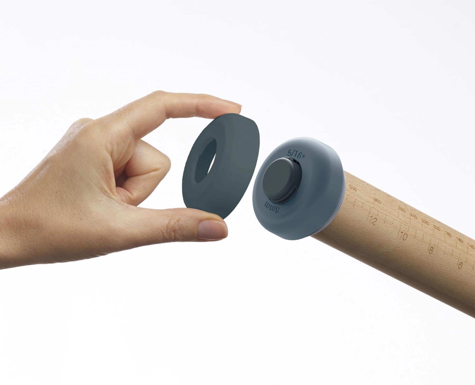 Verstellbares Nudelholz L42cm in Sky für exakte Teigdicke.