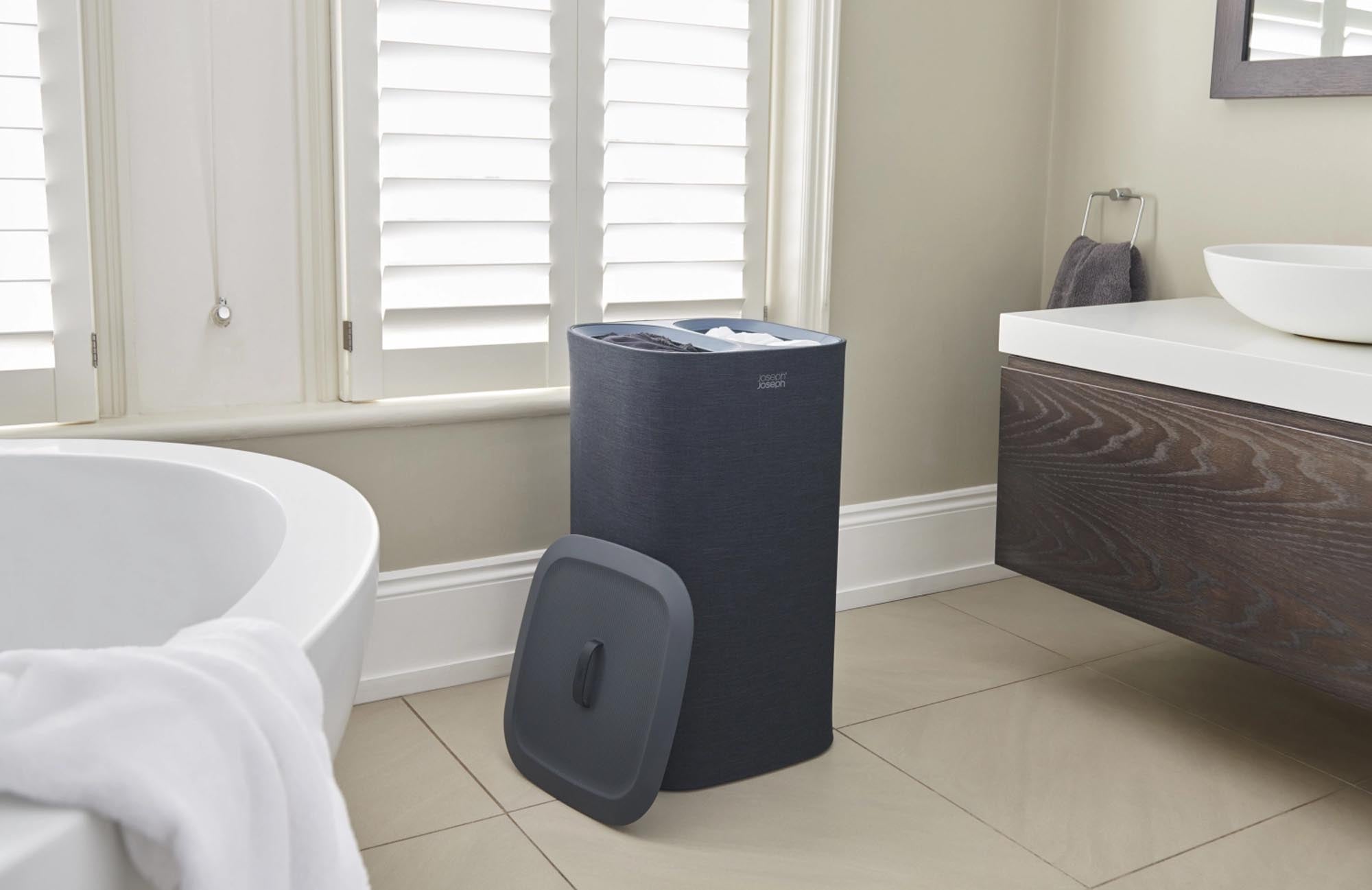 Praktischer 60-Liter-Wäschetrennkorb von Joseph Joseph in modernem Schwarz. Perfekt für die einfache Organisation Ihrer Wäsche und platzsparend.