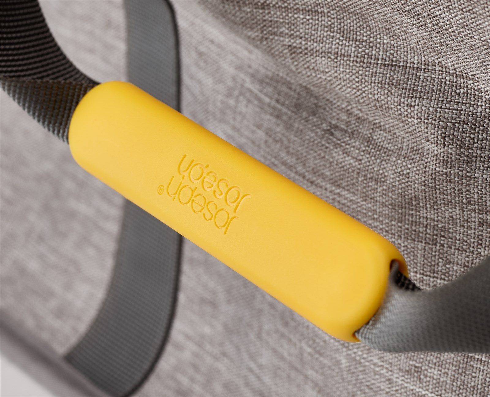 Der Hold-All Wäschekorb von Joseph Joseph vereint Funktionalität und Eleganz. Faltbar, leicht und geräumig – ideal für jedes Zuhause.