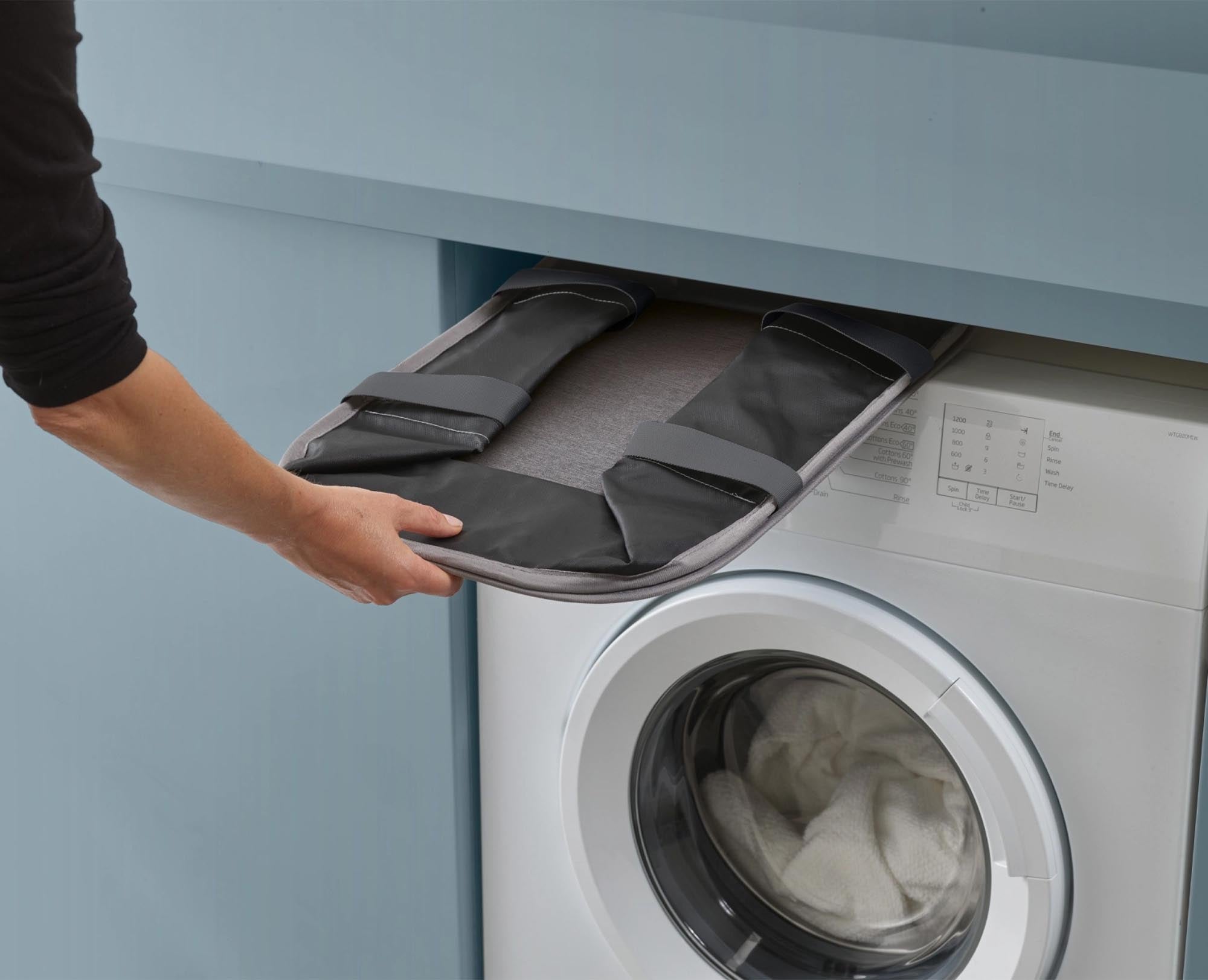 Der Hold-All Wäschekorb von Joseph Joseph vereint Funktionalität und Eleganz. Faltbar, leicht und geräumig – ideal für jedes Zuhause.