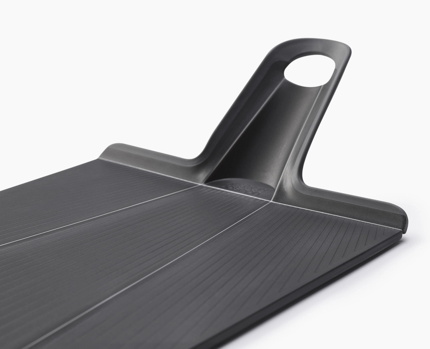 Elegantes, faltbares Schneidebrett in Schwarz von Joseph Joseph, 37.5x21.2cm, perfekt für müheloses Schneiden und hygienisches Transportieren von Lebensmitteln.