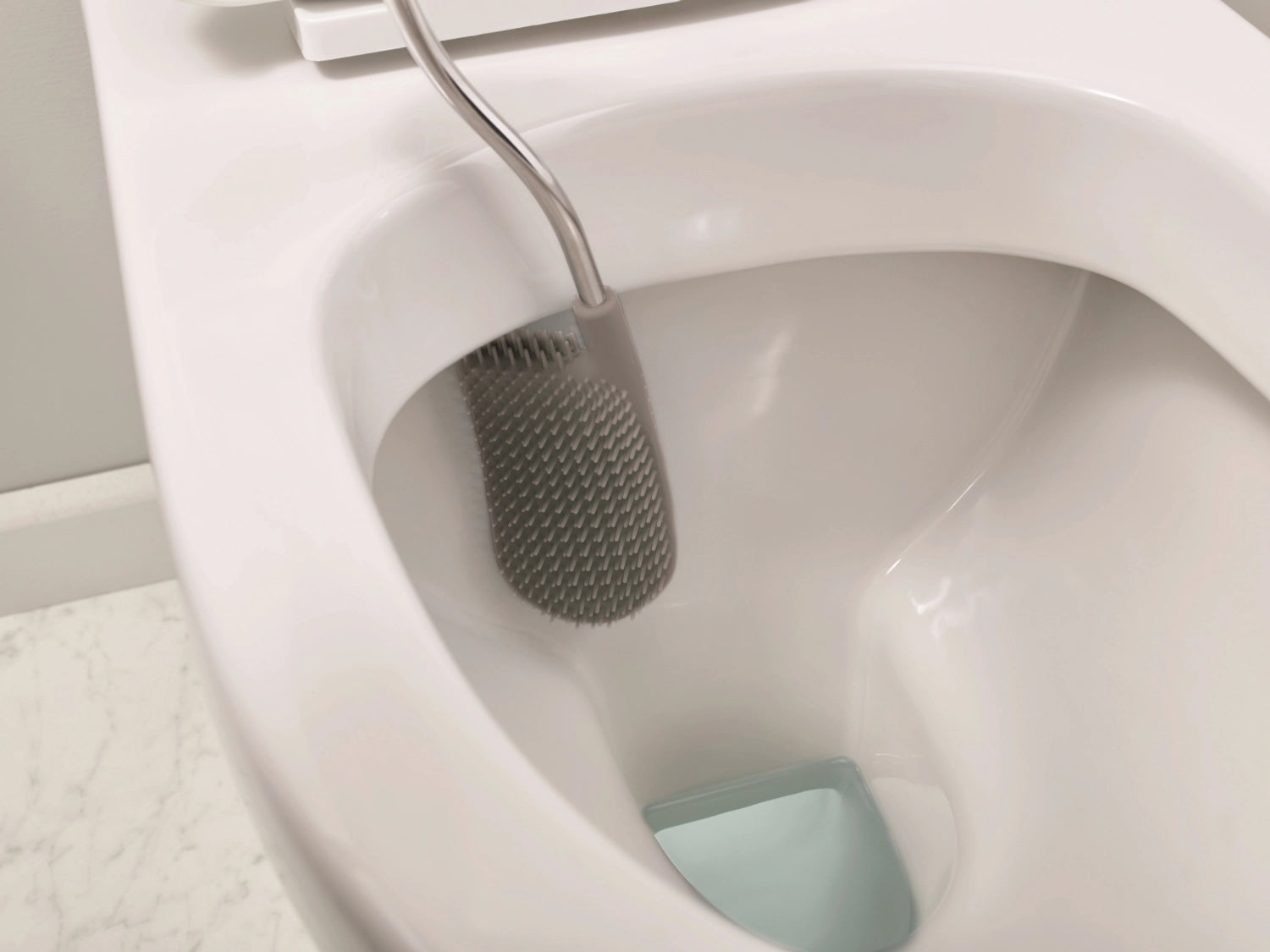 Moderne Toilettenbürste von Joseph Joseph mit flexiblem Bürstenkopf für effektive Reinigung in schwer zugänglichen Bereichen.