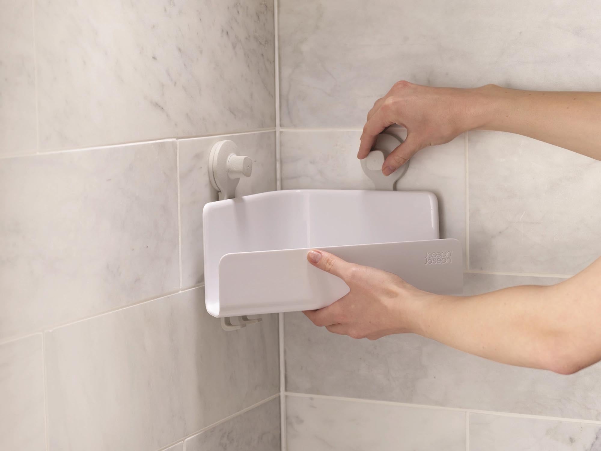 Praktische Eck-Duschablage im 2er-Pack von Joseph Joseph. Ideal für die optimale Nutzung des Duschraums und stilvolle Aufbewahrung.