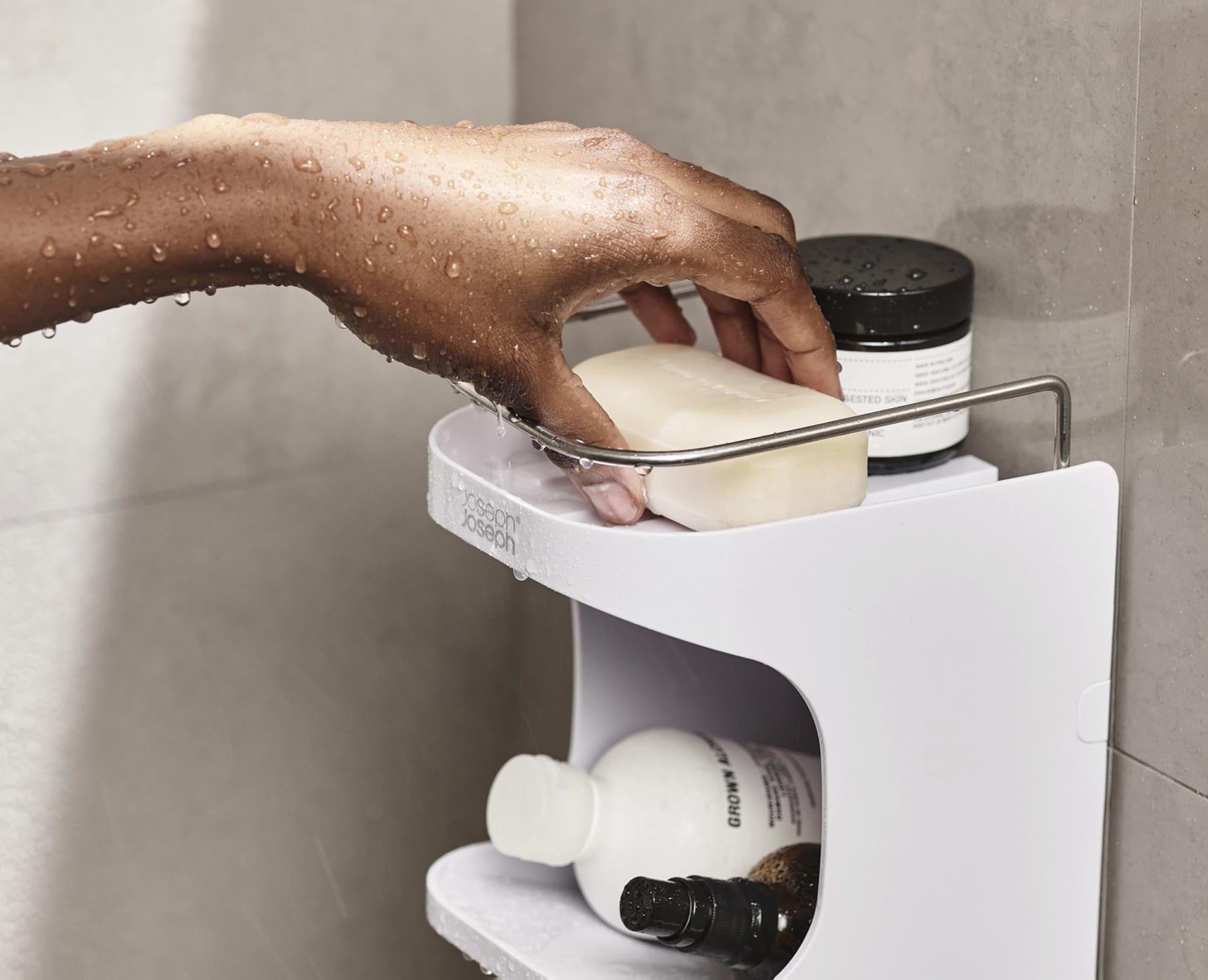 Stilvolles 4-stufiges Duschregal von Joseph Joseph, 45 cm hoch.