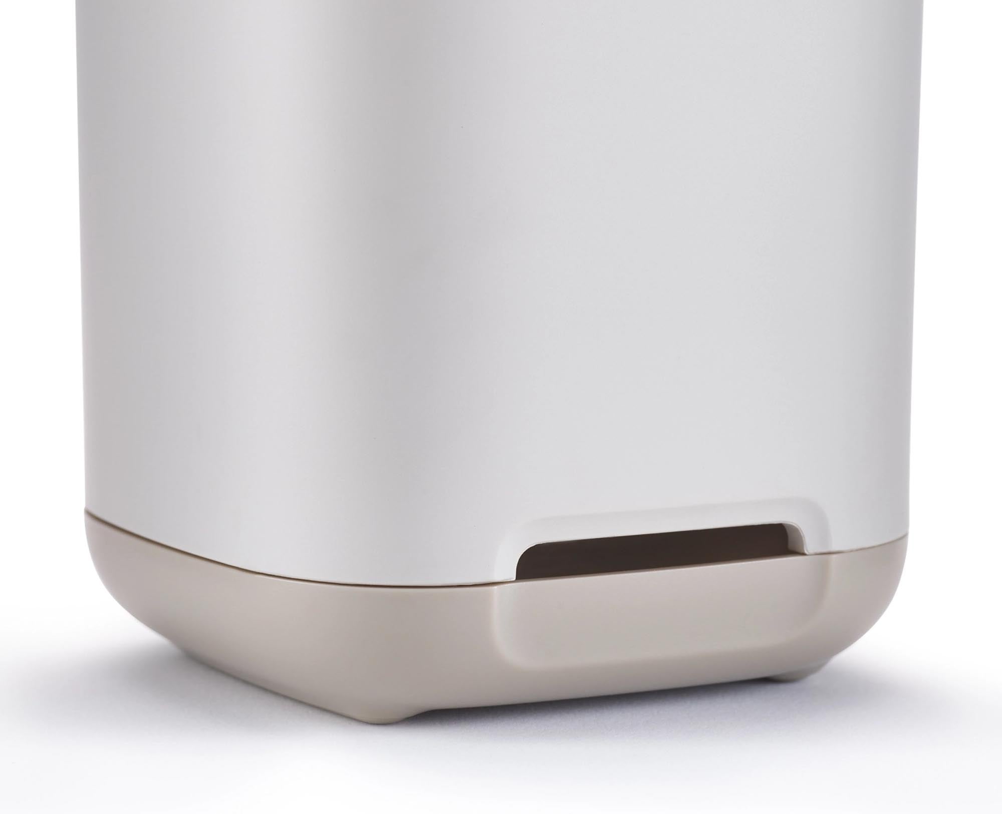 Der EasyStore Zahnbürstenhalter in Ecru von Joseph Joseph bietet elegantes Design und Platz für 4 Zahnbürsten, ideal für ein aufgeräumtes Badezimmer.