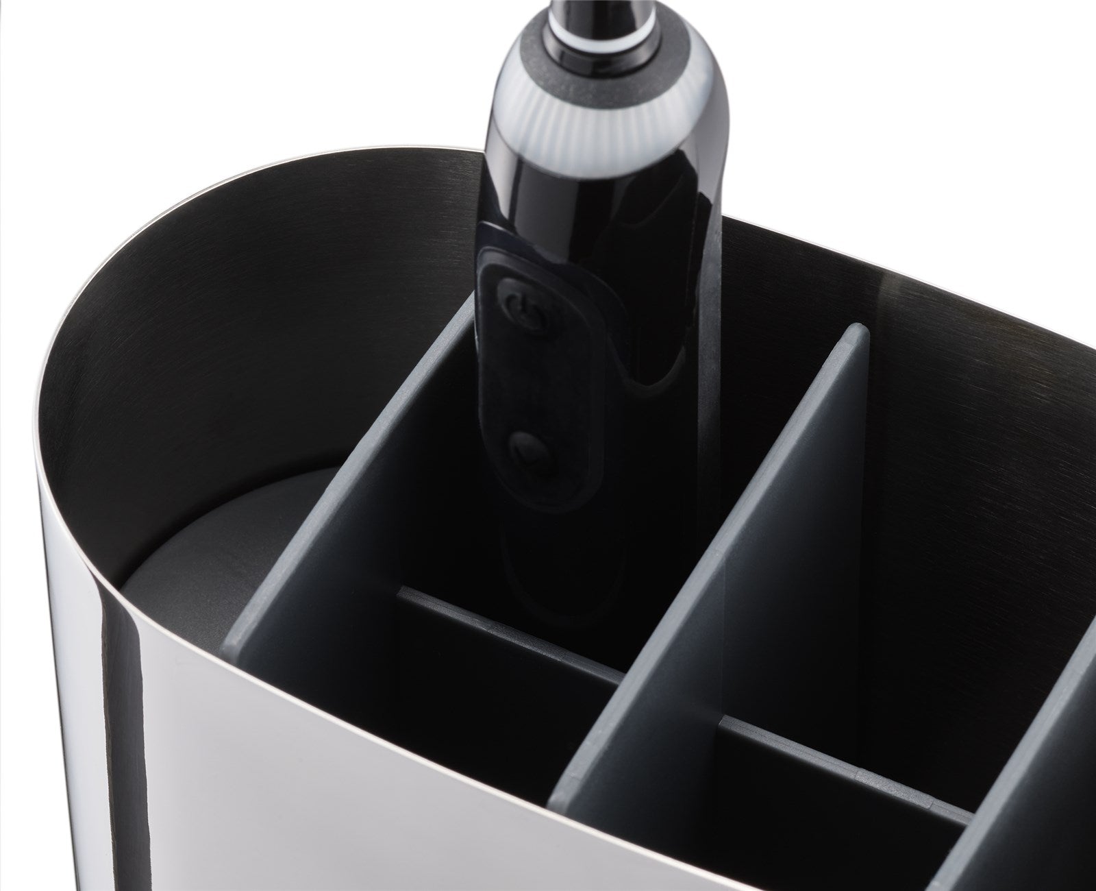 Eleganter Edelstahl-Zahnbürstenhalter für perfekte Badorganisation.