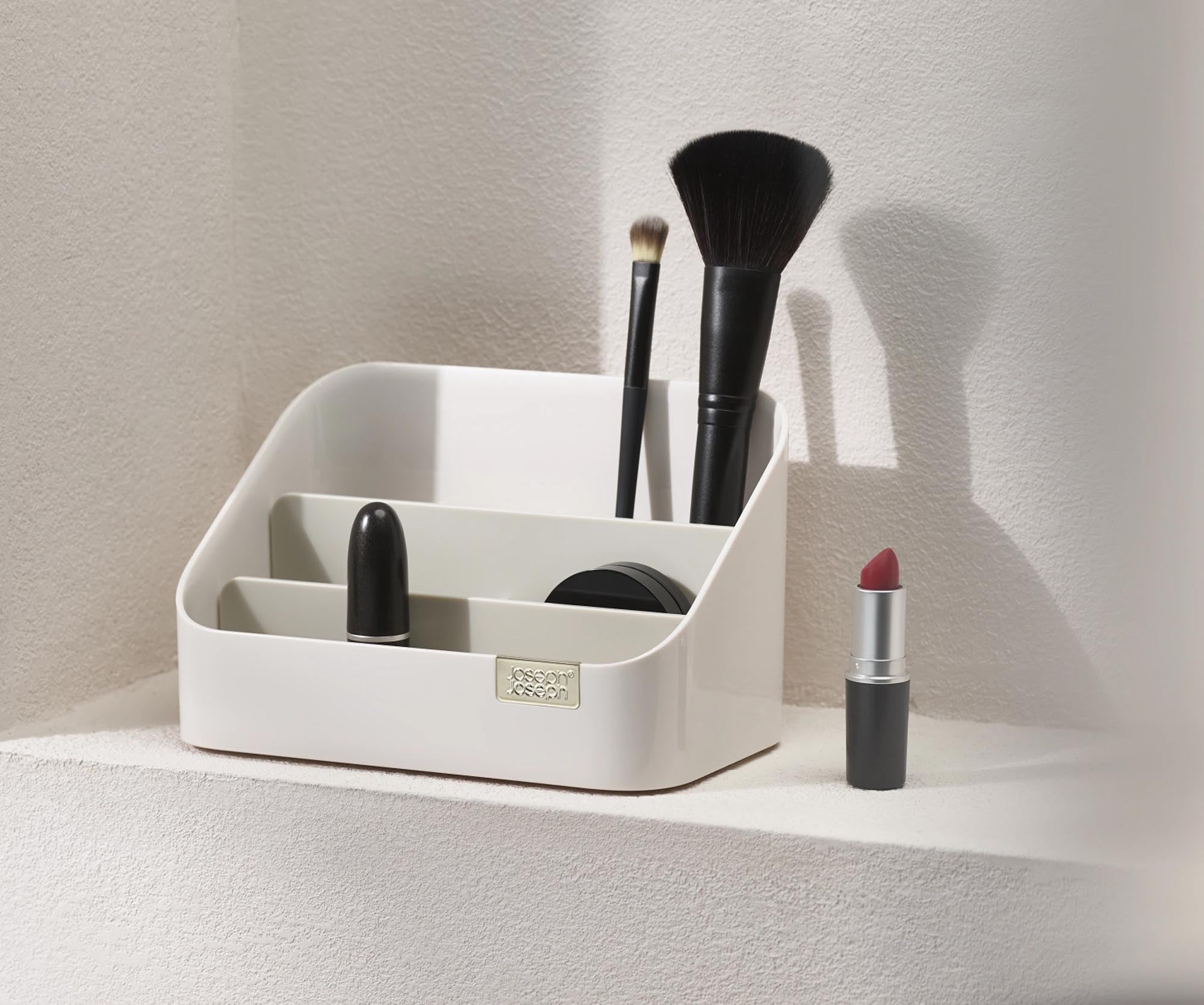 Entdecken Sie den Viva Kosmetik-Organizer von Joseph Joseph – stilvoll und funktional, perfekt für Ihre Beauty-Produkte. Maße: 18x10.7x11cm.