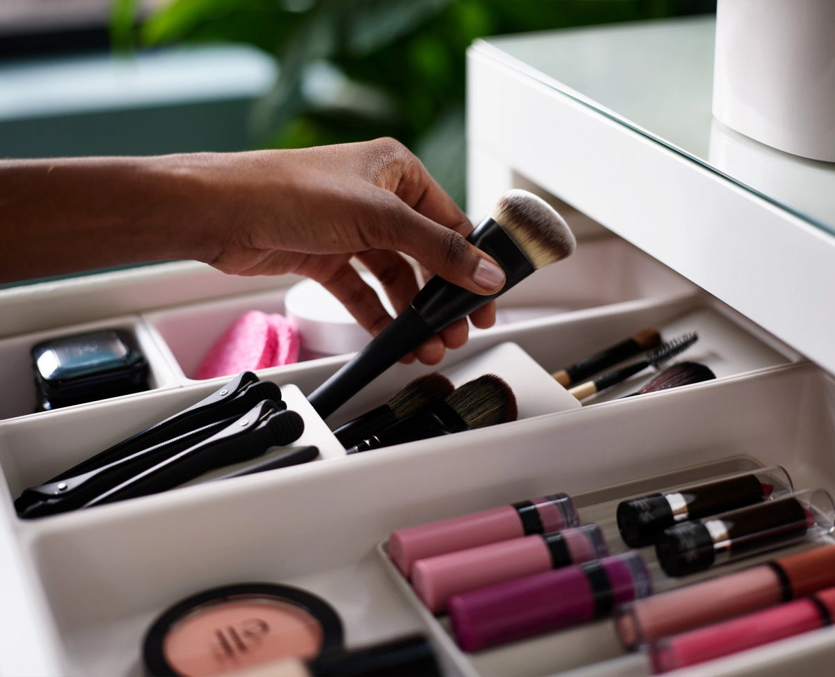 Viva 12 tlg. Makeup Organiser Set Shell in Beige präsentiert im Onlineshop von KAQTU Design AG. Pflege ist von Joseph Joseph