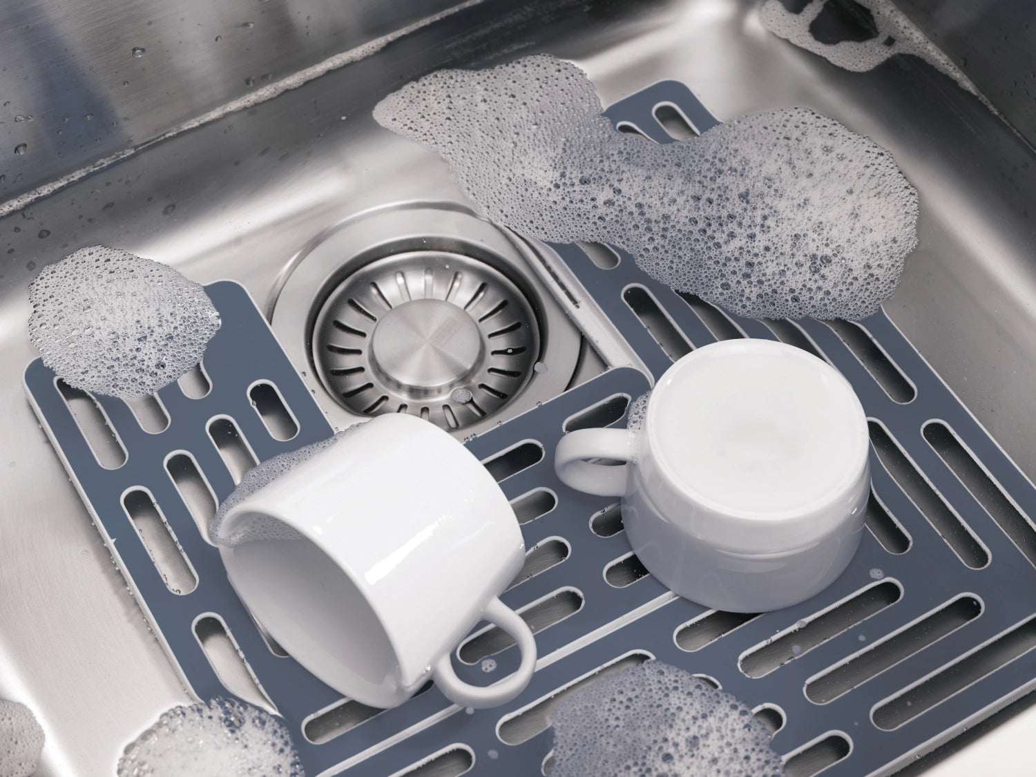 SinkSaver in Grau, 28.5x28.5 cm, praktisches Abtropfgestell von Joseph Joseph, ideal für effizientes Abtropfen von Geschirr und Besteck.