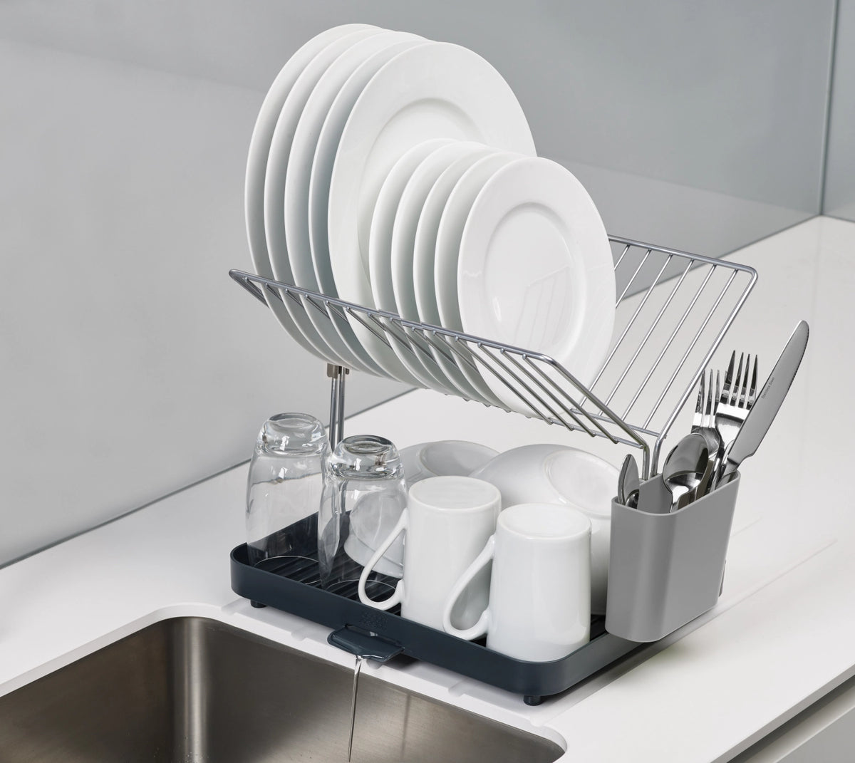 Y-Rack Geschirrabtropfständer m. Gitter, grau in Silber präsentiert im Onlineshop von KAQTU Design AG. Abwasch ist von Joseph Joseph