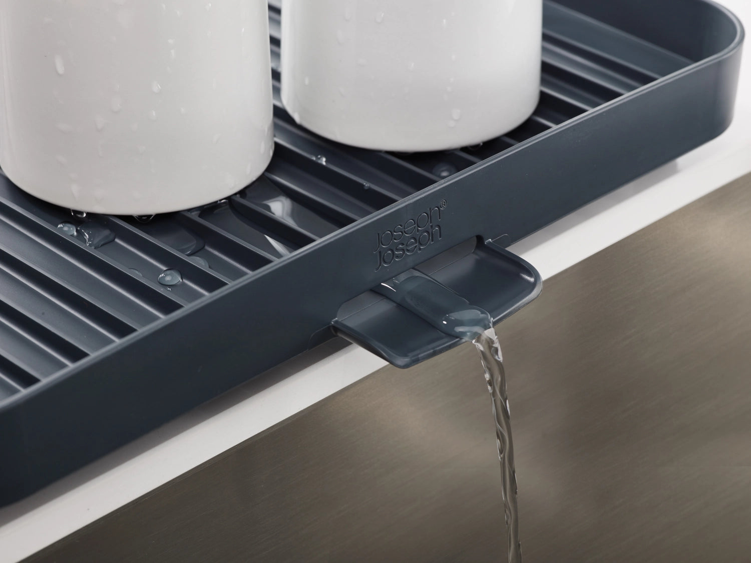 Stylischer Y-Rack Geschirrabtropfständer in Grau mit praktischem Gitter, perfekt für schnelles Abtropfen und platzsparende Aufbewahrung.
