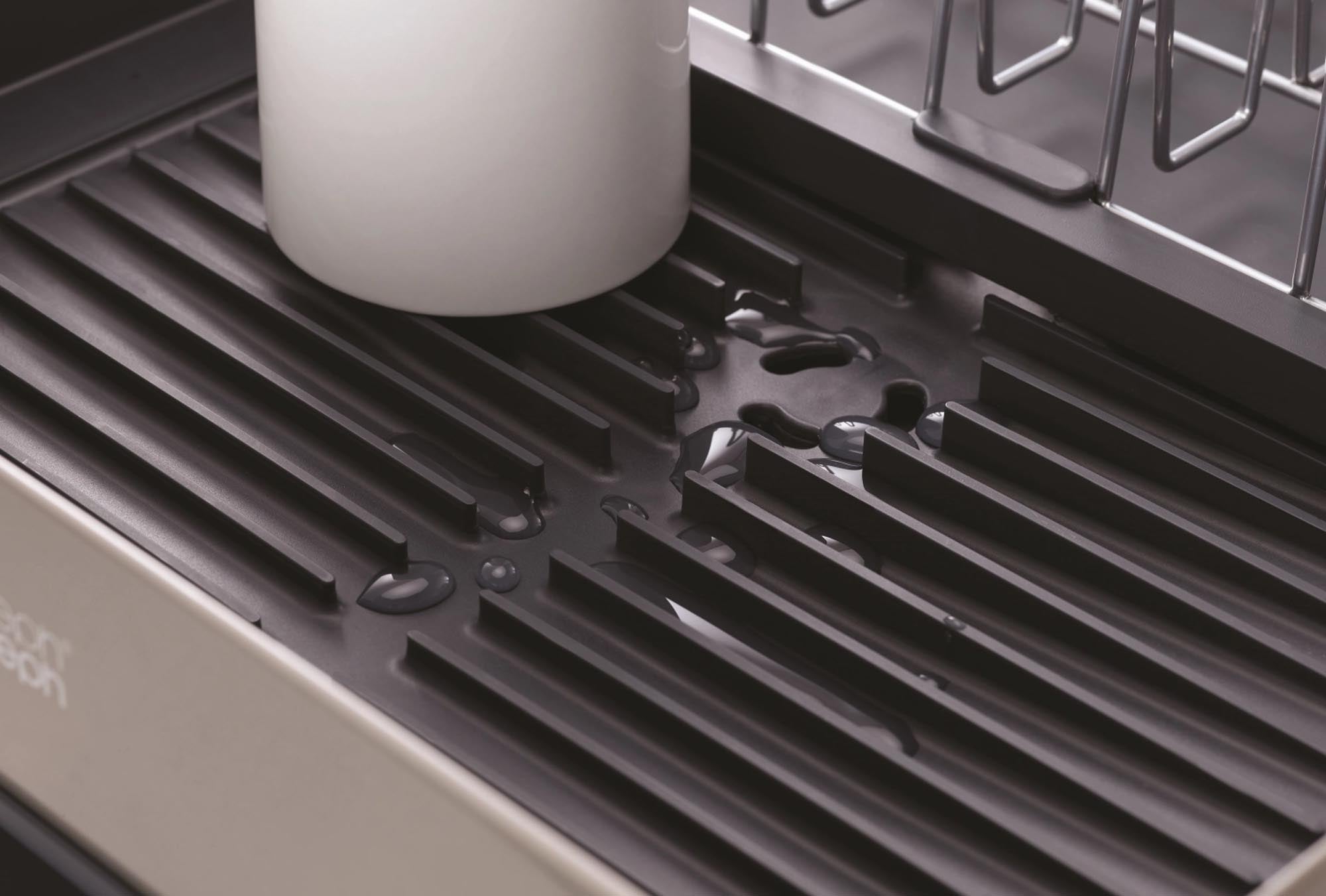 Stylisches Abtropfgestell in Grau von Joseph Joseph, ausziehbar mit Ablaufstutzen für effizientes Abtropfen und platzsparende Aufbewahrung.