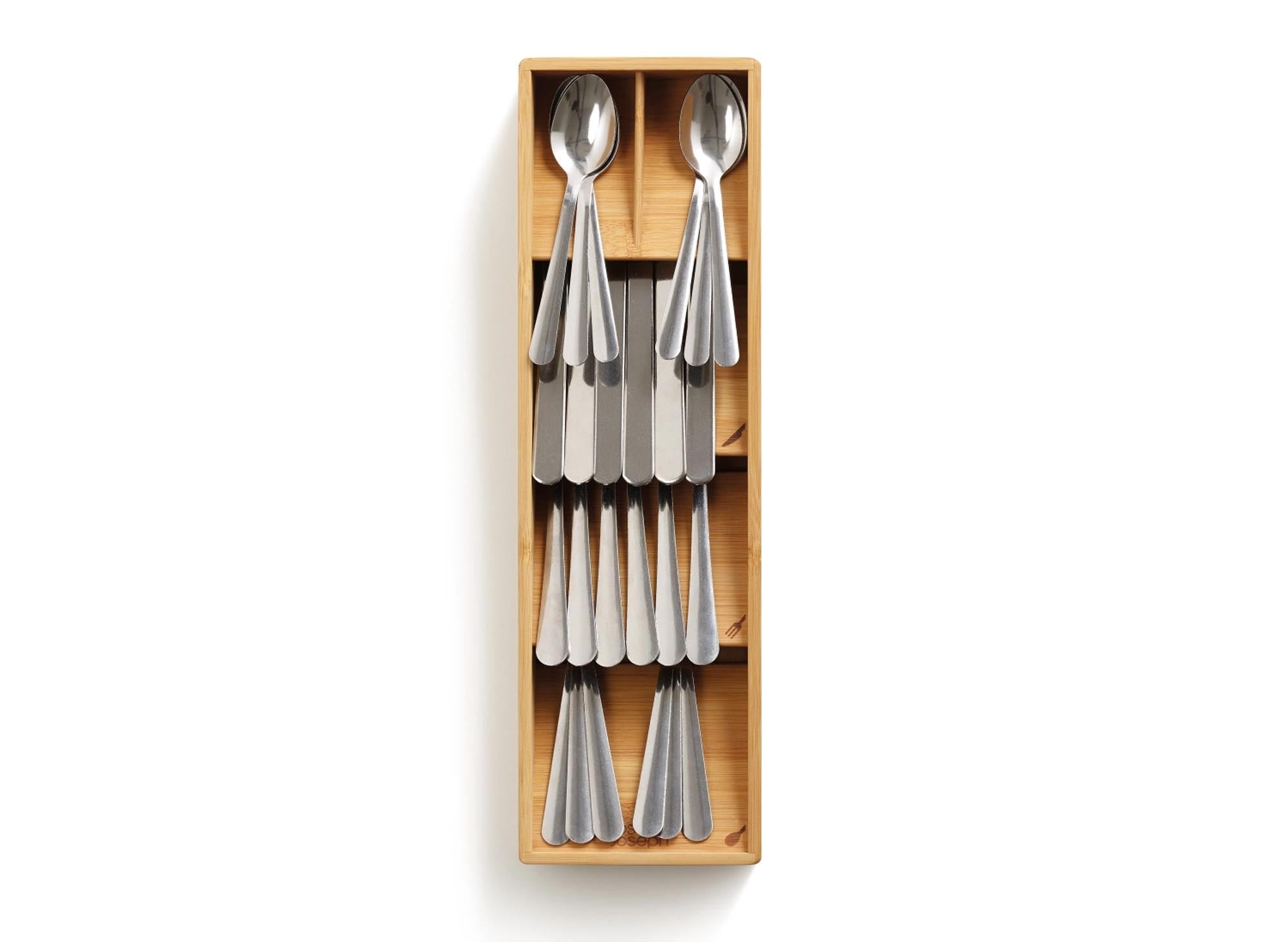 Entdecken Sie den DrawerStore Besteckkasten aus Bambus von Joseph Joseph: Ein elegantes, platzsparendes Design für eine organisierte und stilvolle Küche.