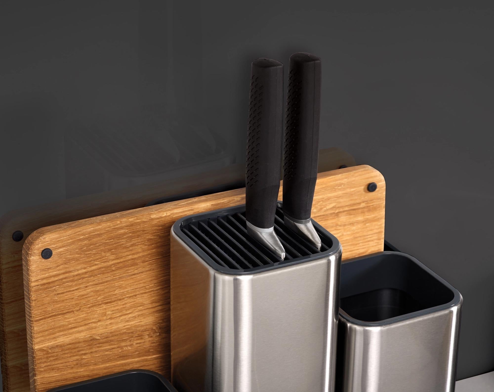 Praktischer CounterStore (31x12.5x23cm) von Joseph Joseph: Hochwertiges Edelstahl- und Eichen-Design mit rutschfestem Schneidebrett für Ihre Küche.