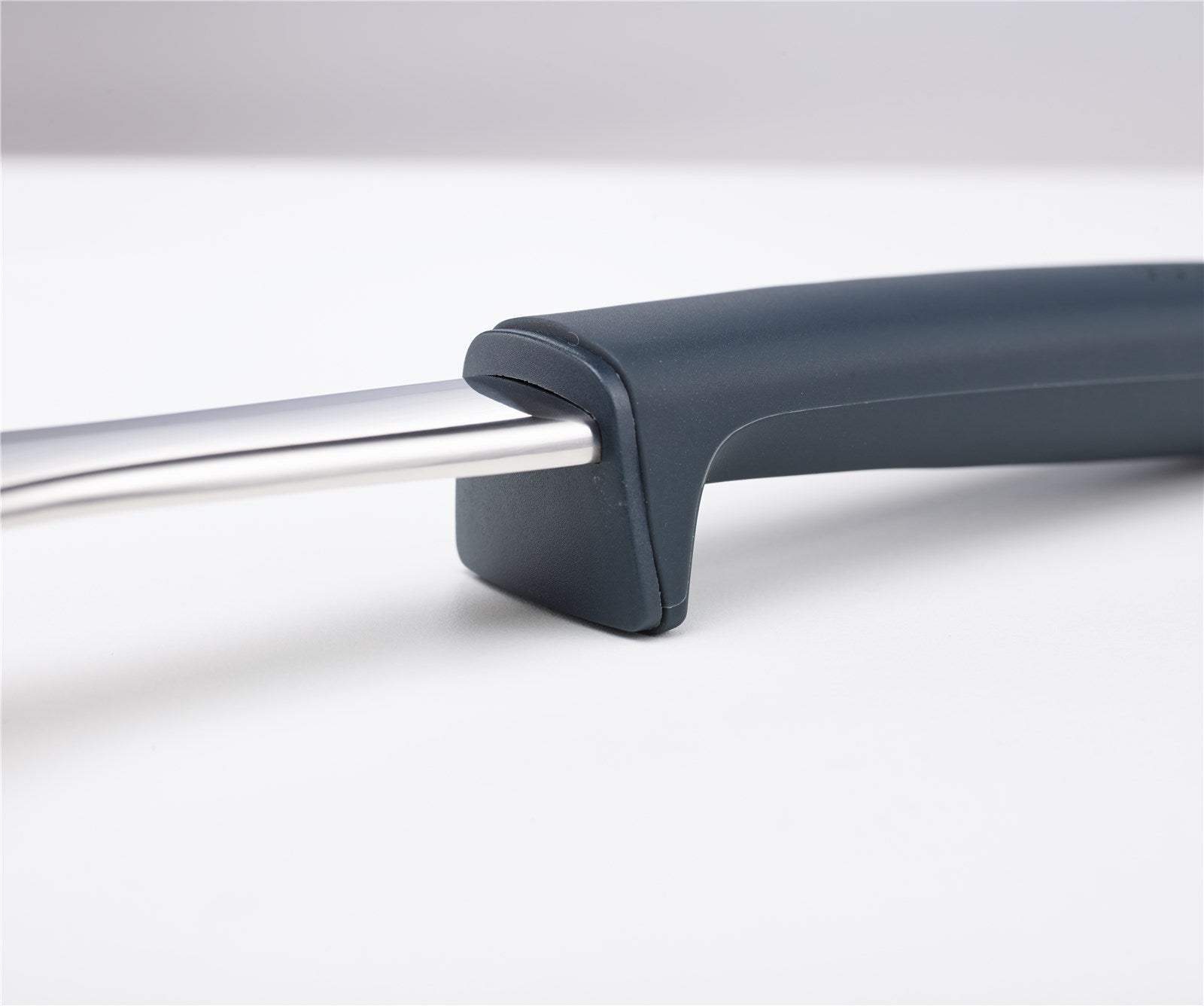 Praktisches Edelstahl-Karussell-Set von Joseph Joseph mit ergonomischen Küchenhelfern für stilvolles Kochen und einfache Reinigung.